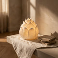 Lampe LED Aveda — Résine Lotus Rechargeable Bas