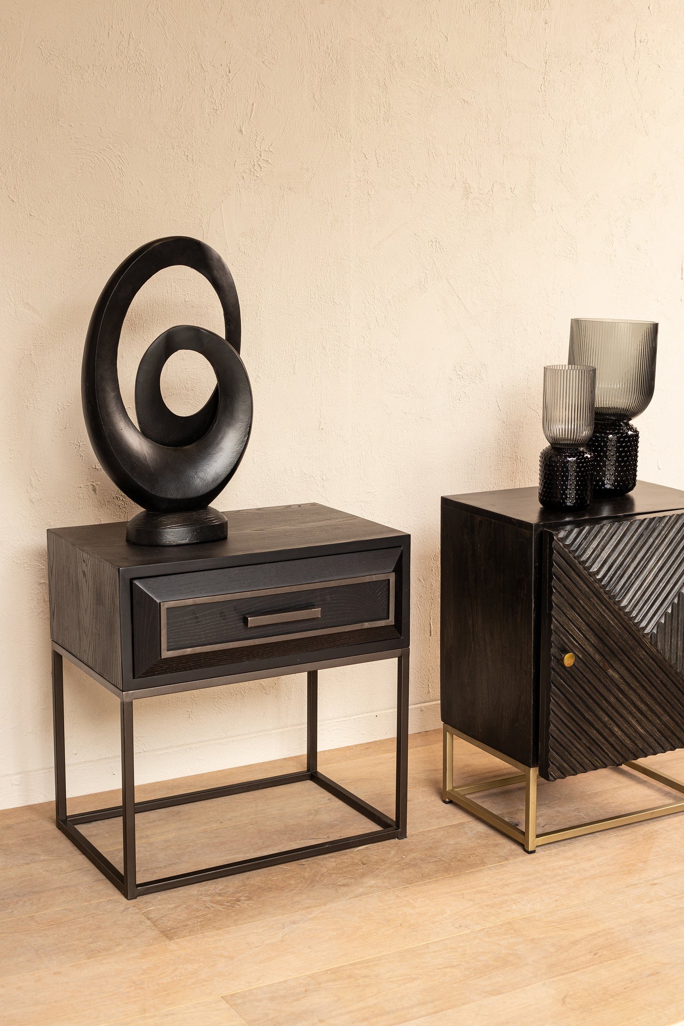 Lixly Black wood iron frame bedside cabinet - Photo 4