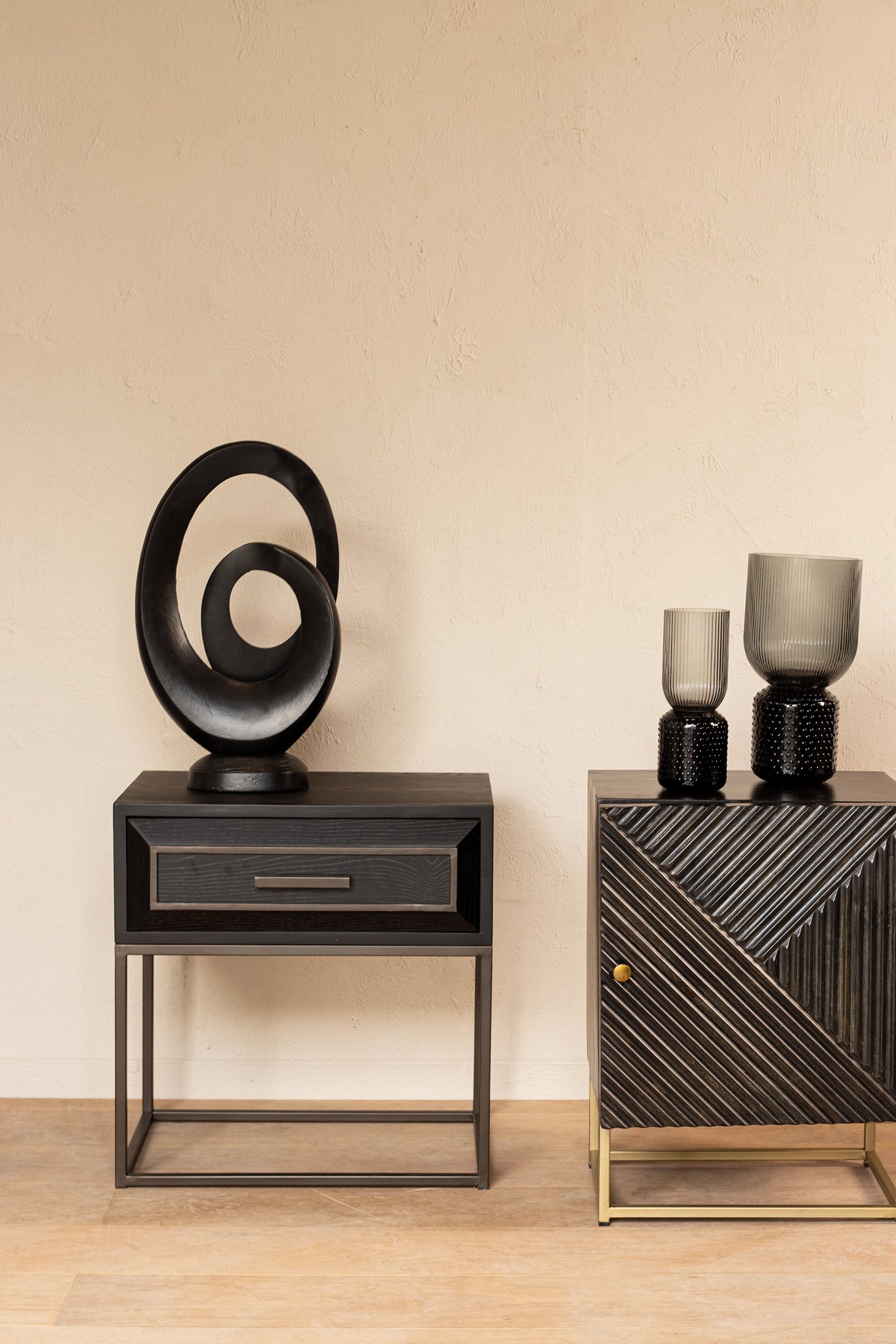 Lixly Black wood iron frame bedside cabinet - Photo 5