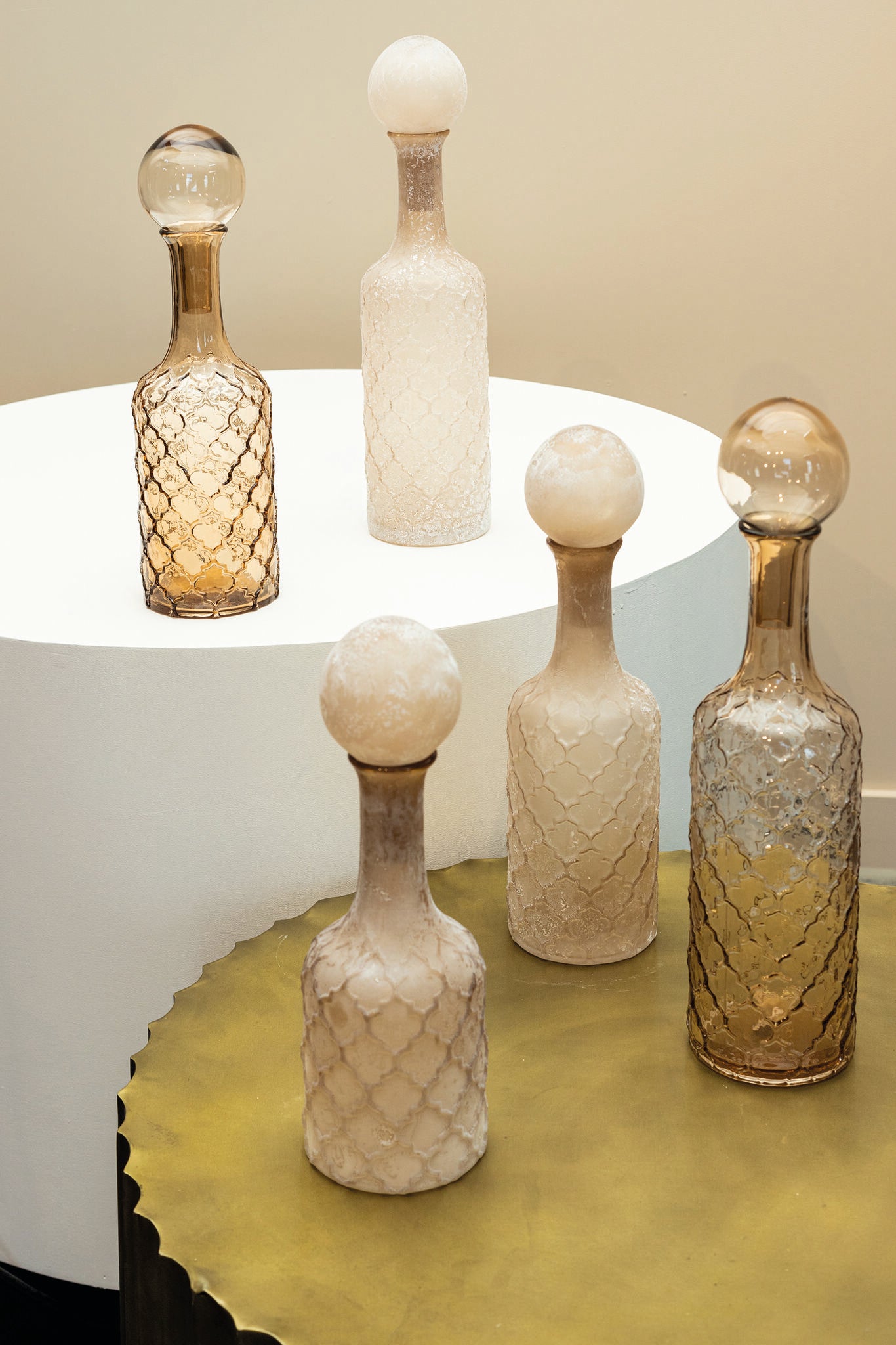 Cianna Brown frosted glass bottle round with bal L