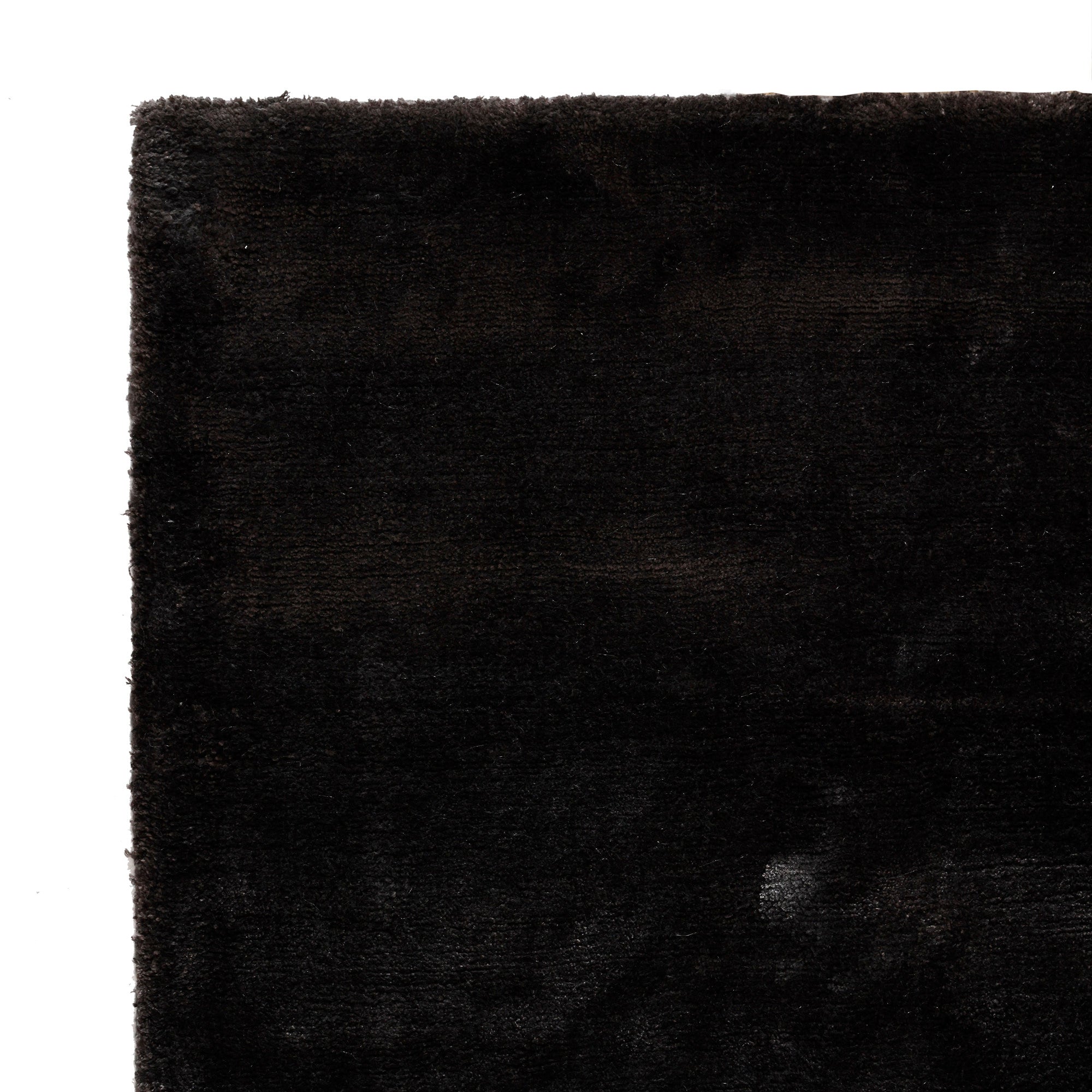 Flavia Black viscose handwoven carpet XL Noir — Tapis — vue 3 | Häus