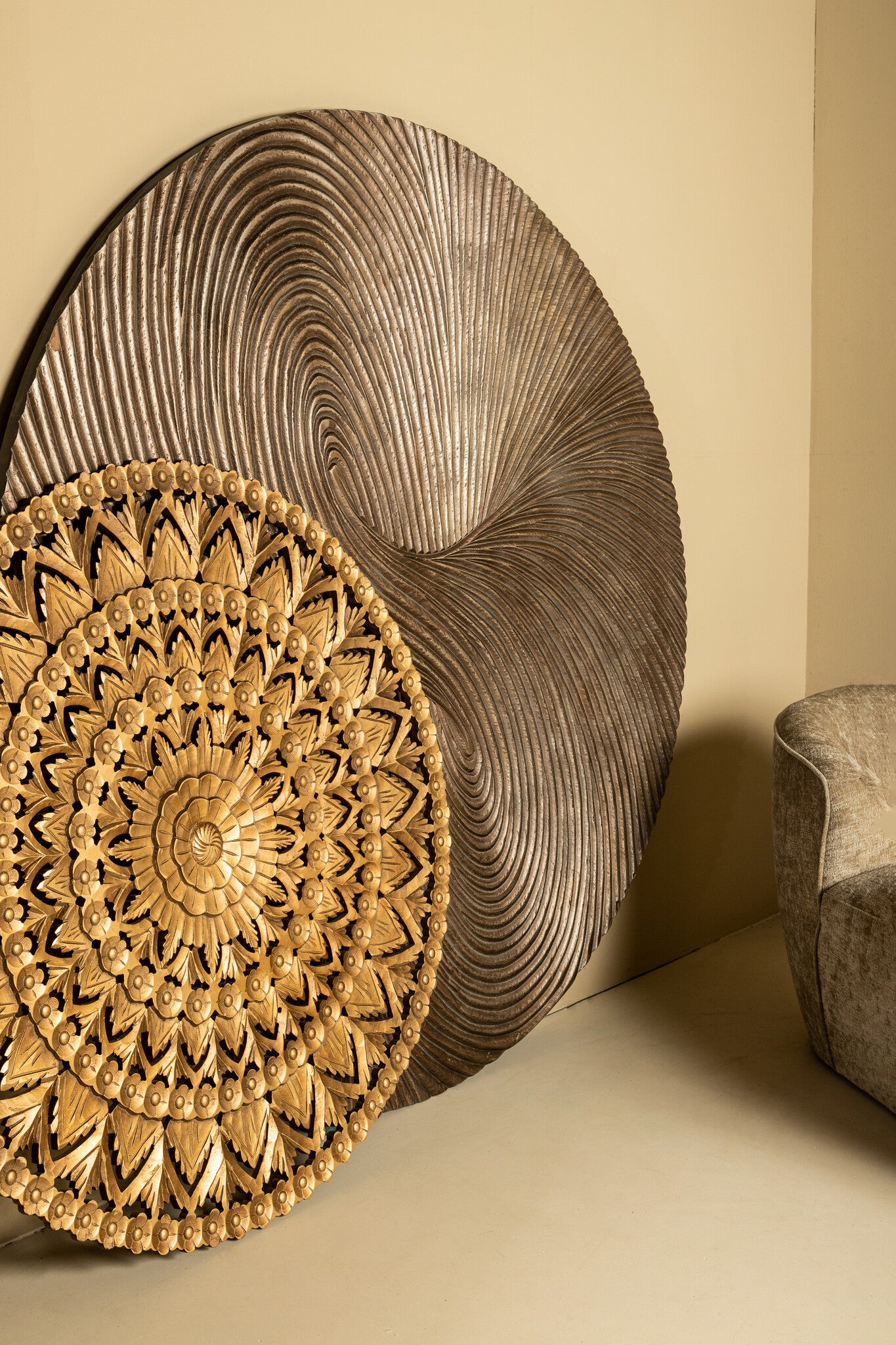 Wiktor Brown MDF round wallpanel swirl carved L