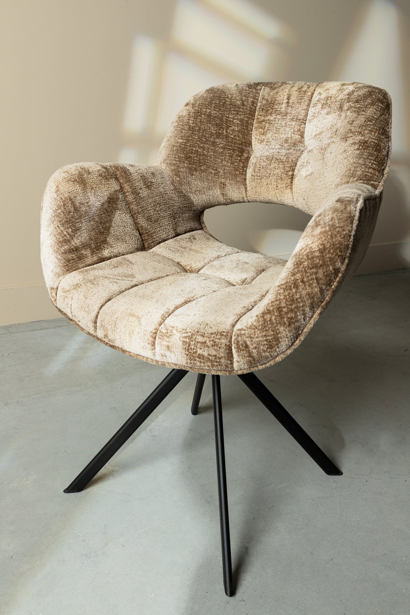 Link Dining chair beige fabric with metal legs - Photo 5
