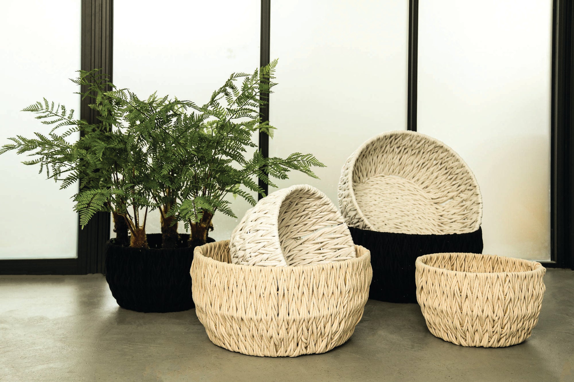 Elliot White linen rope round basket wide SV2