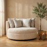Fauteuil Fayen — Taupe ambience Crème pillows — Fauteuil design premium | Häus