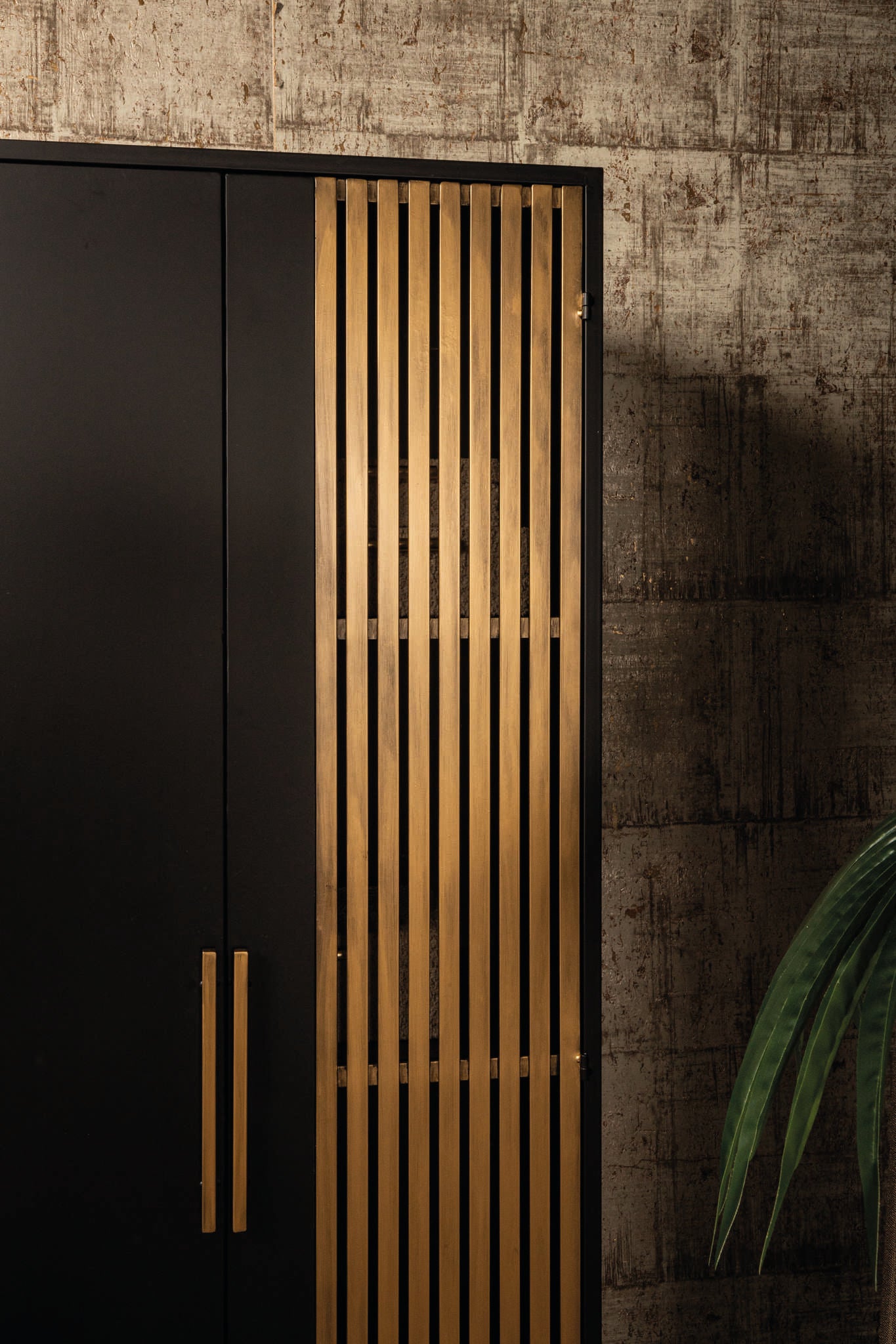 Sayan cabinet black and gold - Photo 2
