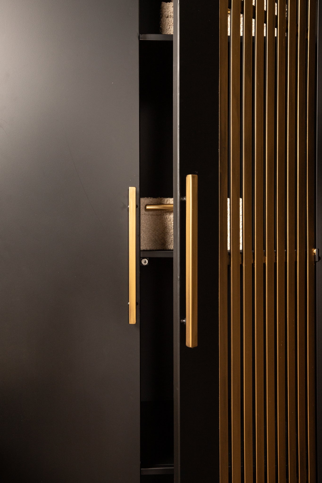 Sayan cabinet black and gold - Photo 4