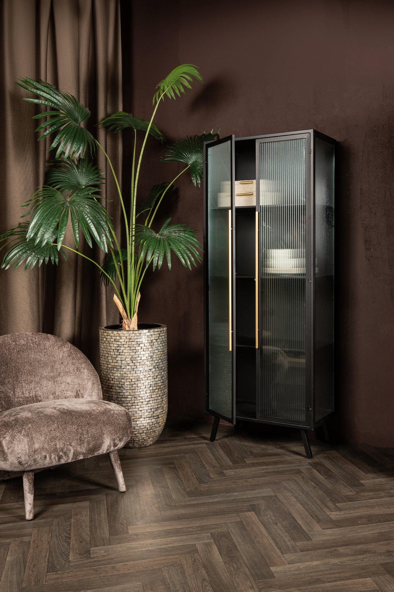 Caeleen cabinet black and gold - Photo 4