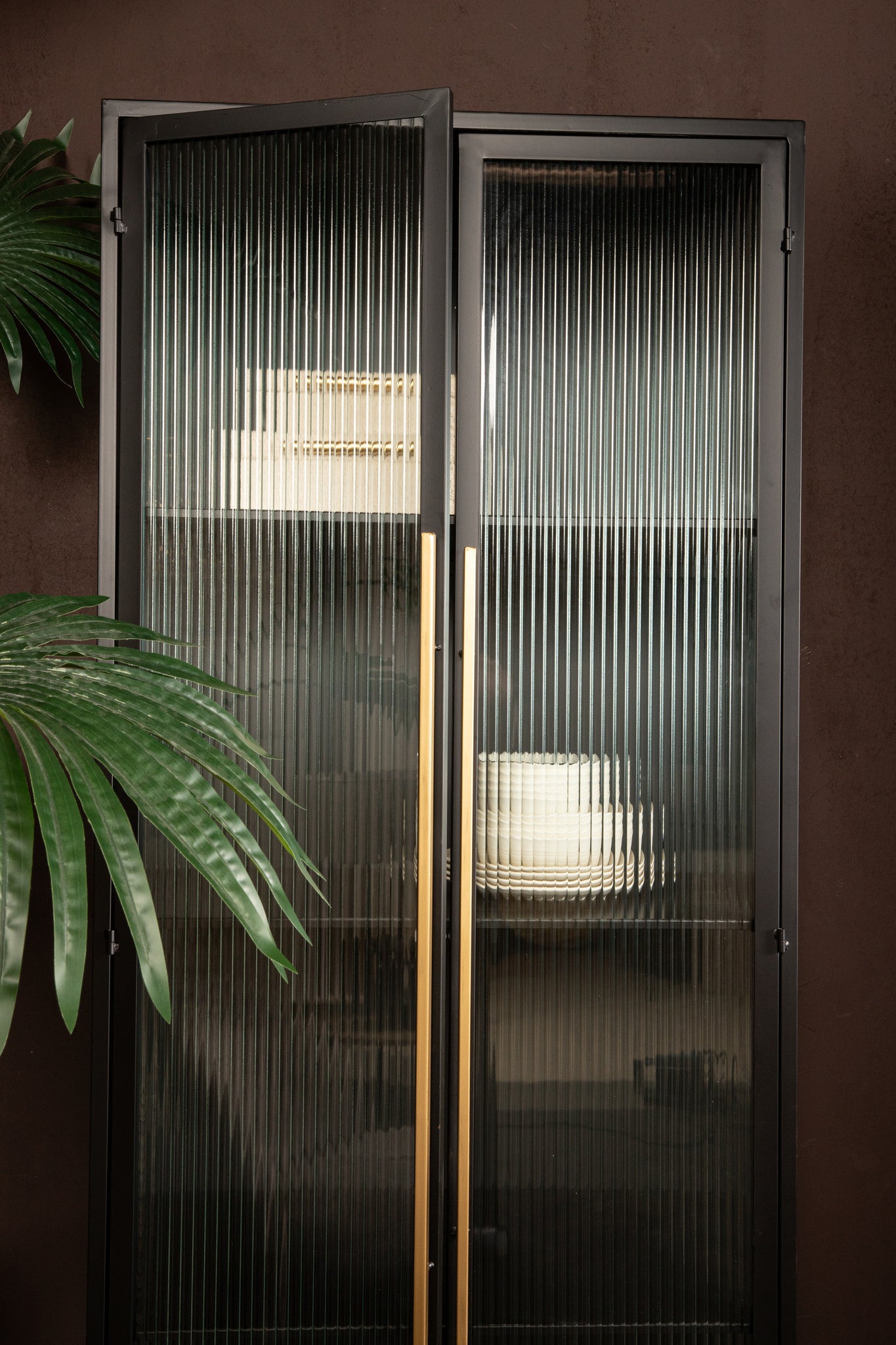 Caeleen cabinet black and gold - Photo 2