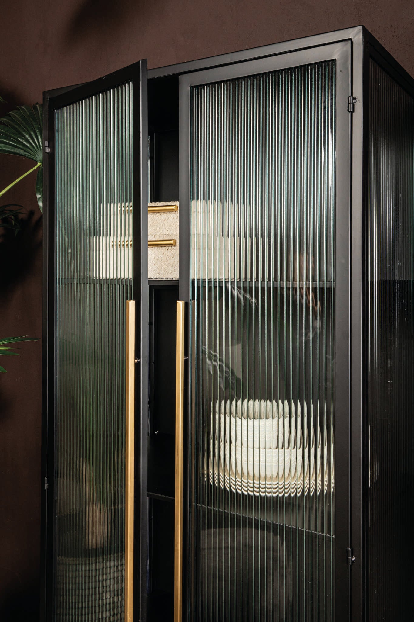 Caeleen cabinet black and gold - Photo 3