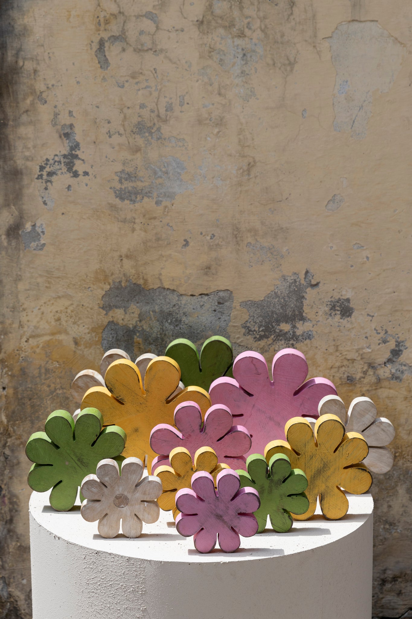 Zaniel Yellow mango wood flower shaped statue L