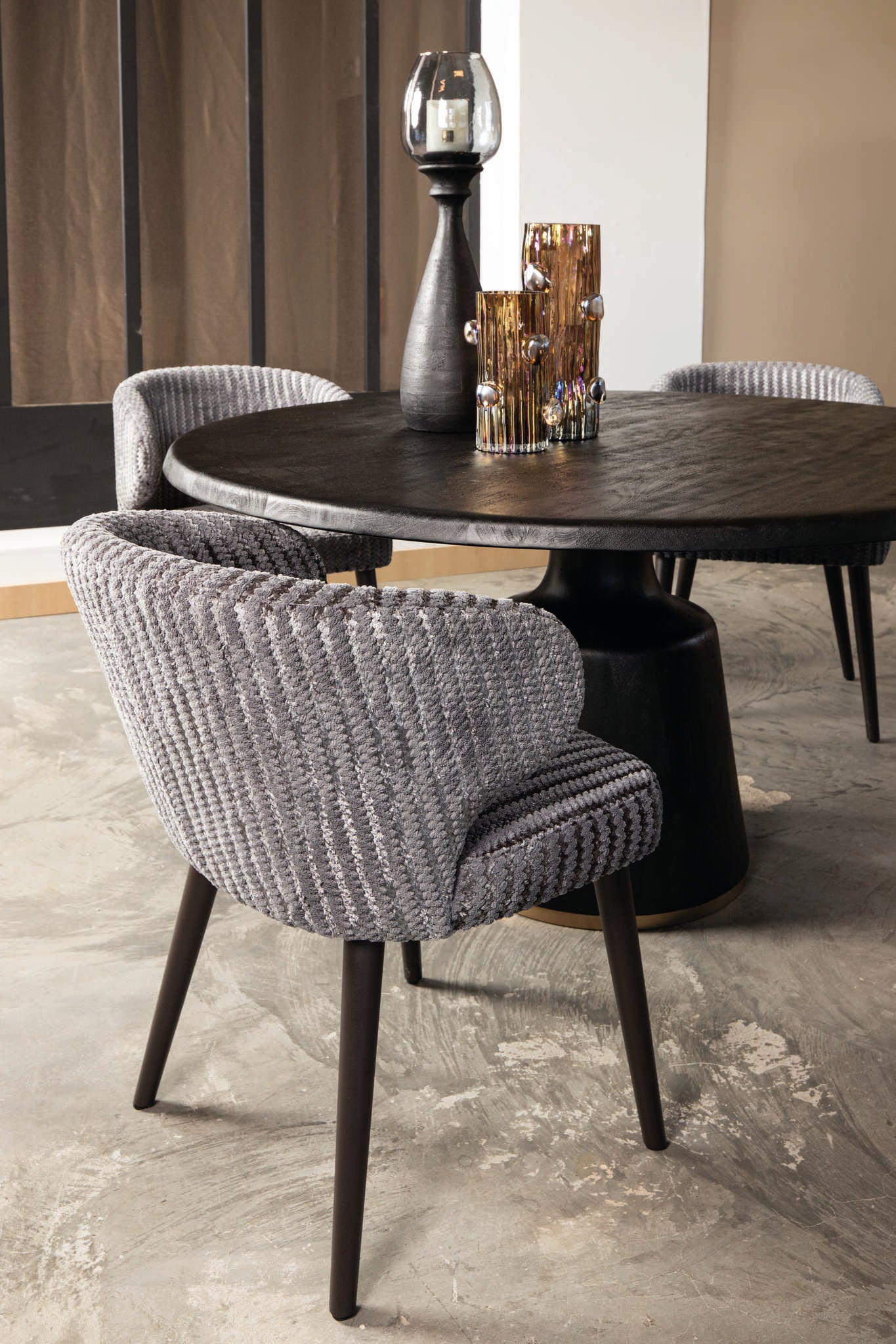 Fiori Taupe 19 dining chair dark brown wood legs - Photo 2