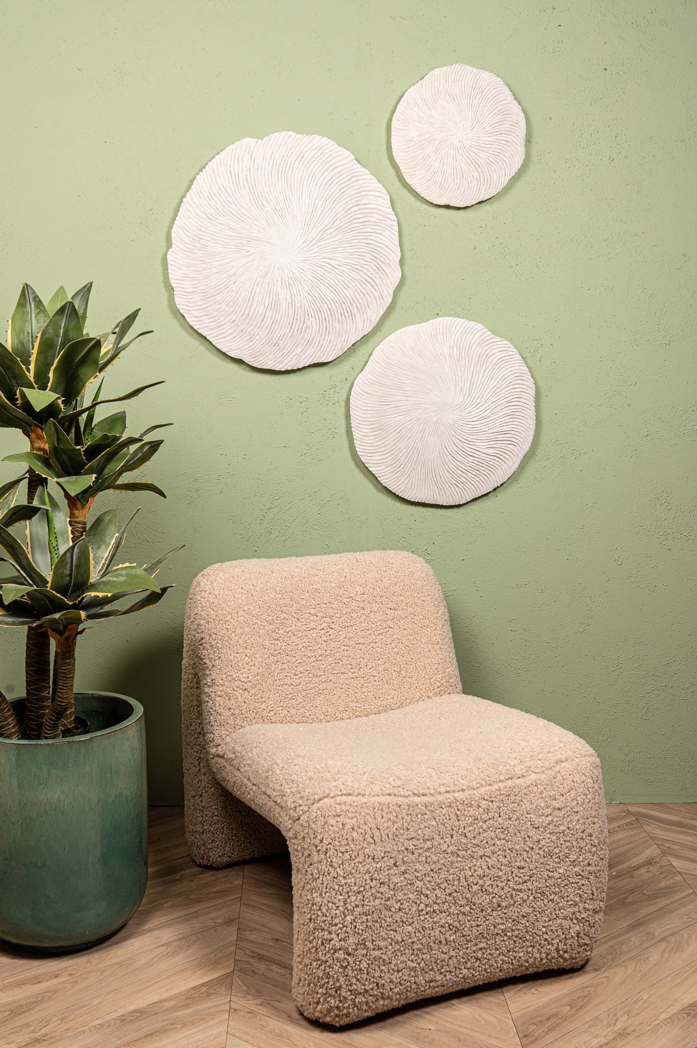 Kathelle White poly round coral shaped wallpanel S