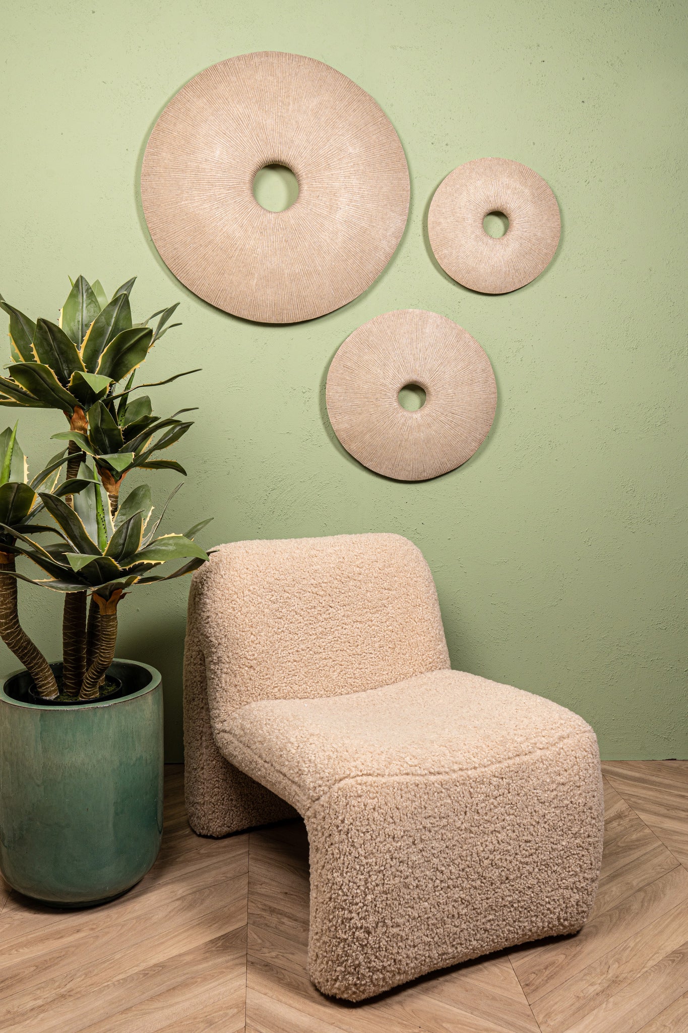 Kathelle Cream poly round sandstone wallpanel L