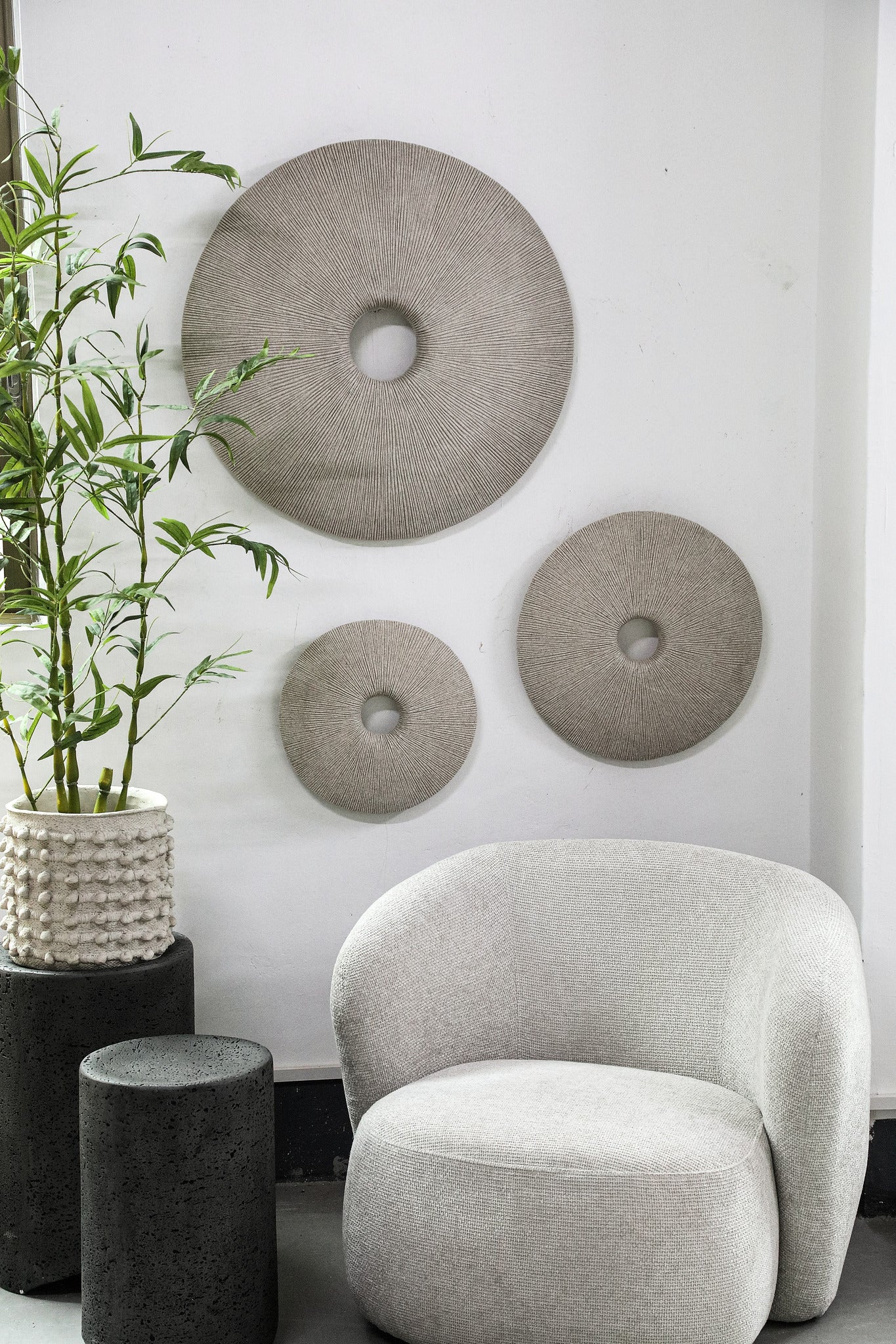 Kathelle Cream poly round sandstone wallpanel M