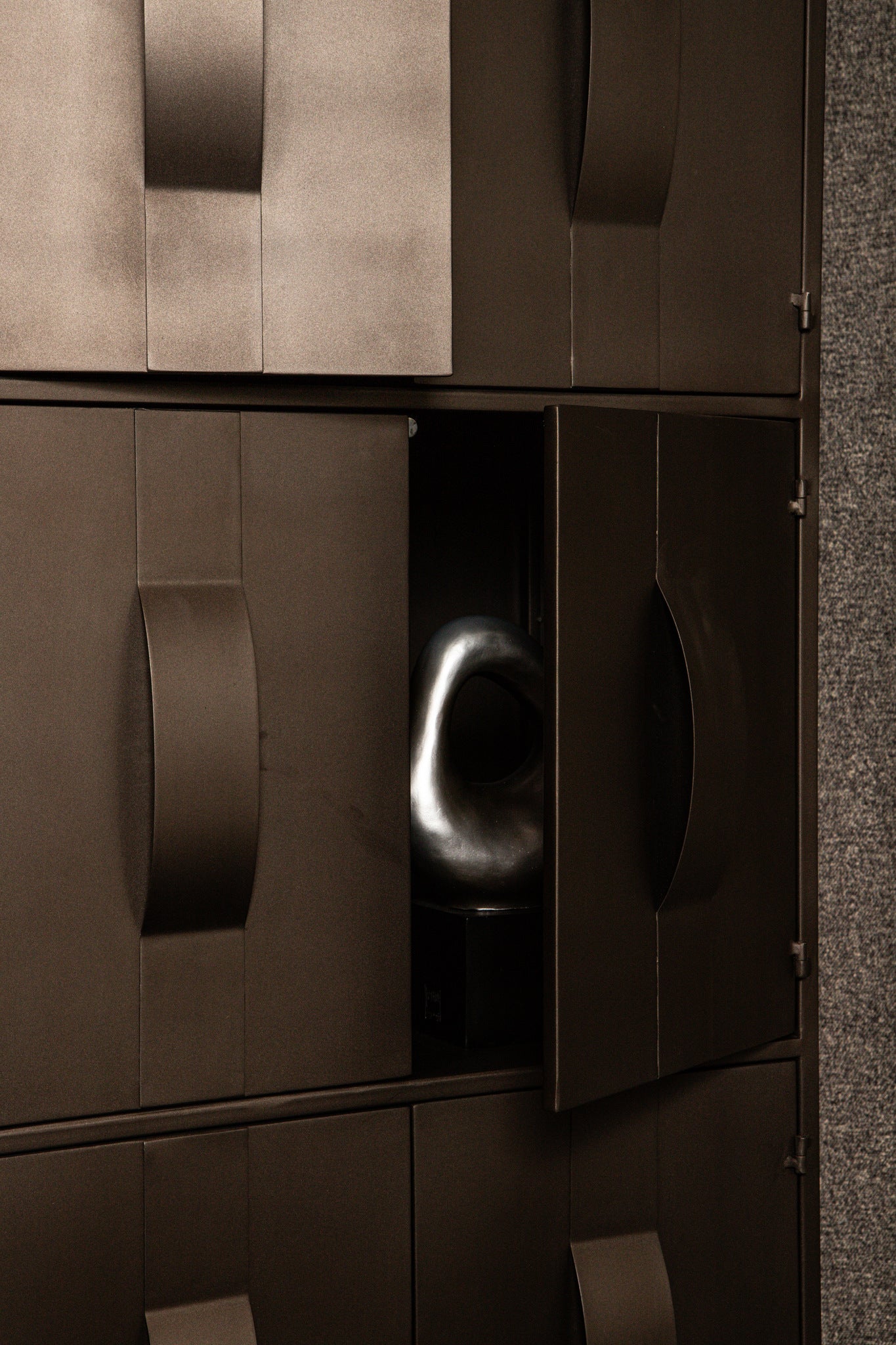 Acalia brown cabinet 8 doors - Photo 7