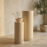 Piédestal Midda — Blanc Acier Nervuré Set de 2 — Vue lifestyle