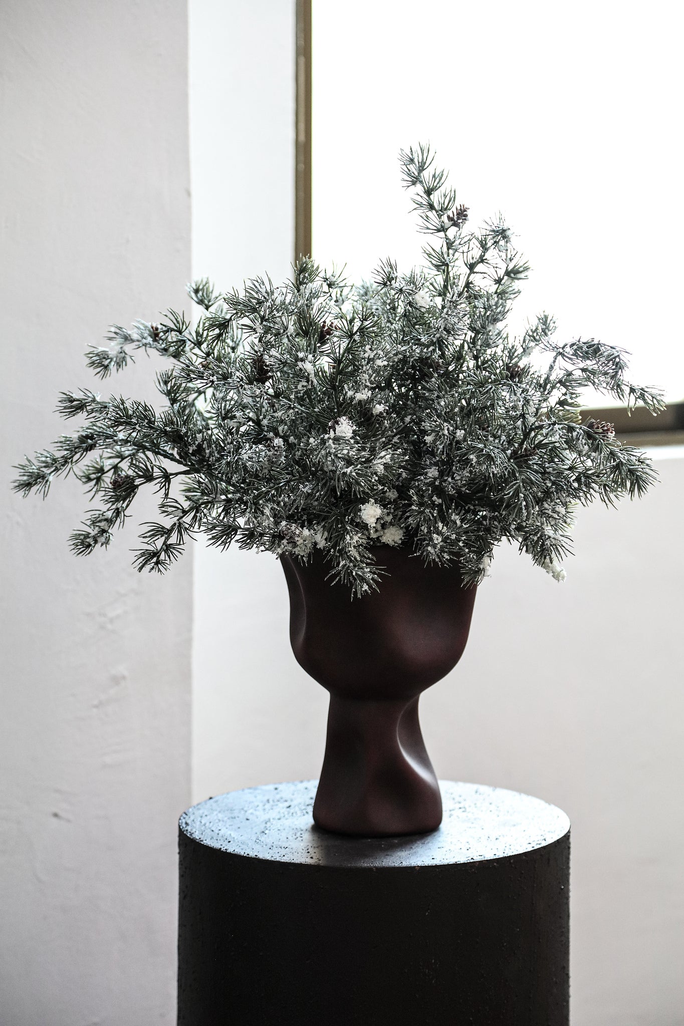 Twig Plant Green snowed pine with pinecones spray Vert — Branche artificielle — vue 2 | Häus