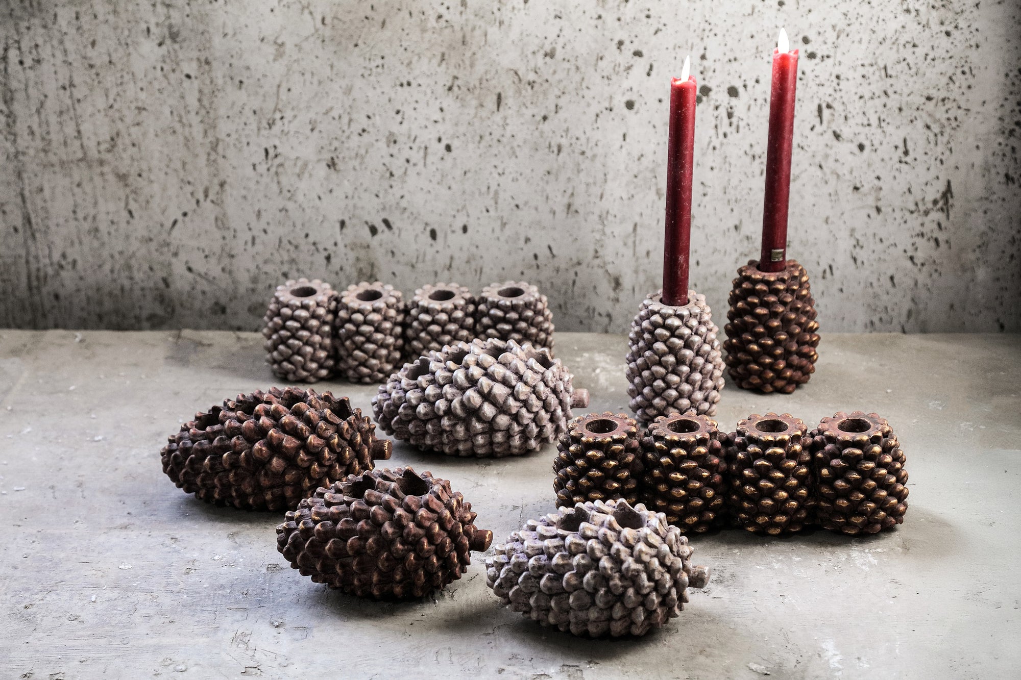 Pigna Chandeliers en ciment — Pinecone Shape Candleholder - Marron foncé