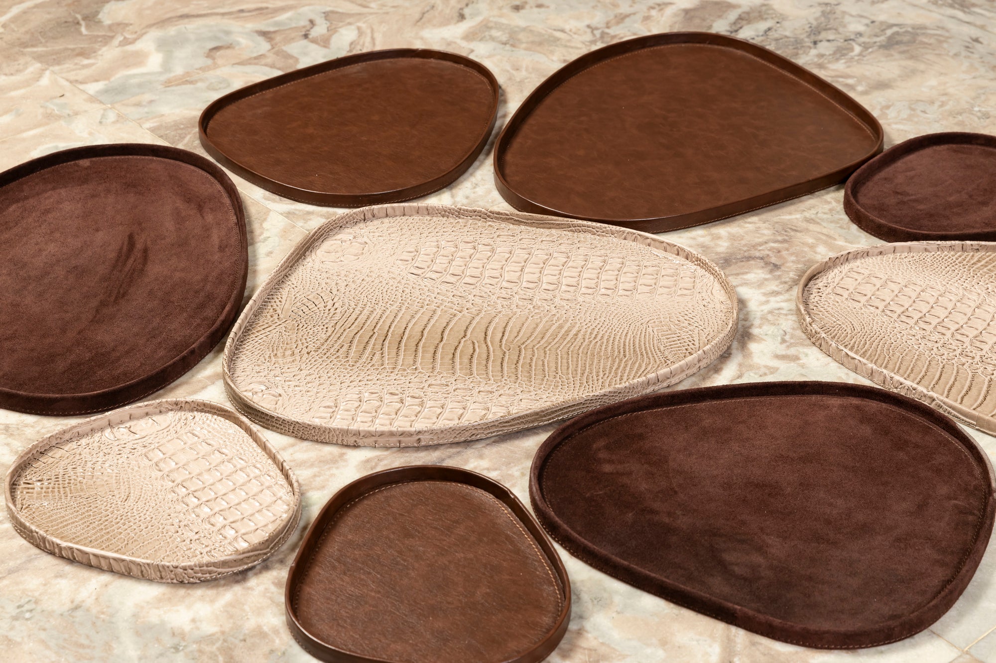 Sarahkate Dark Brown vegan leather plate organic S