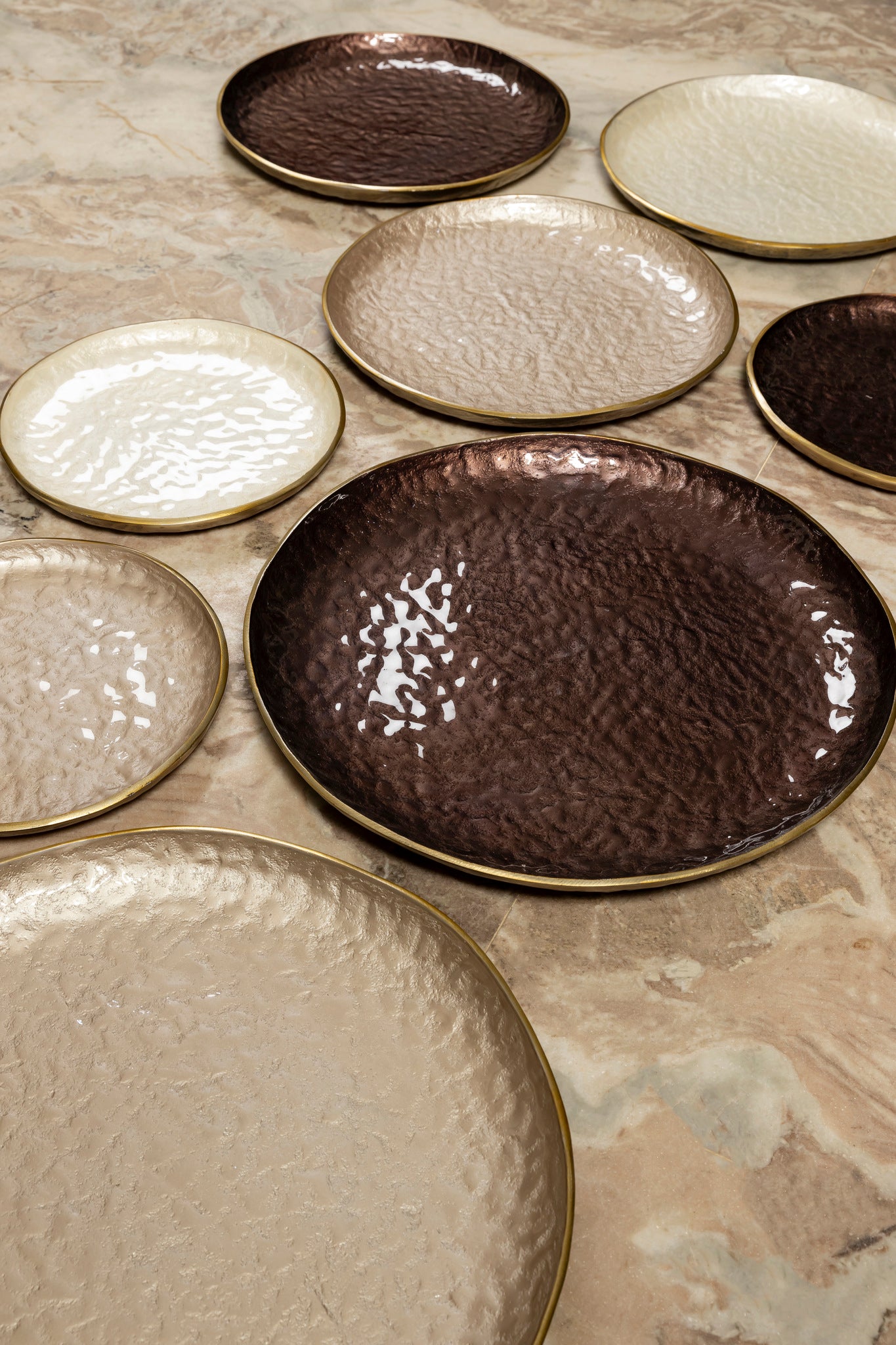 Lysse Brown casted alu luxury enamel plate round S