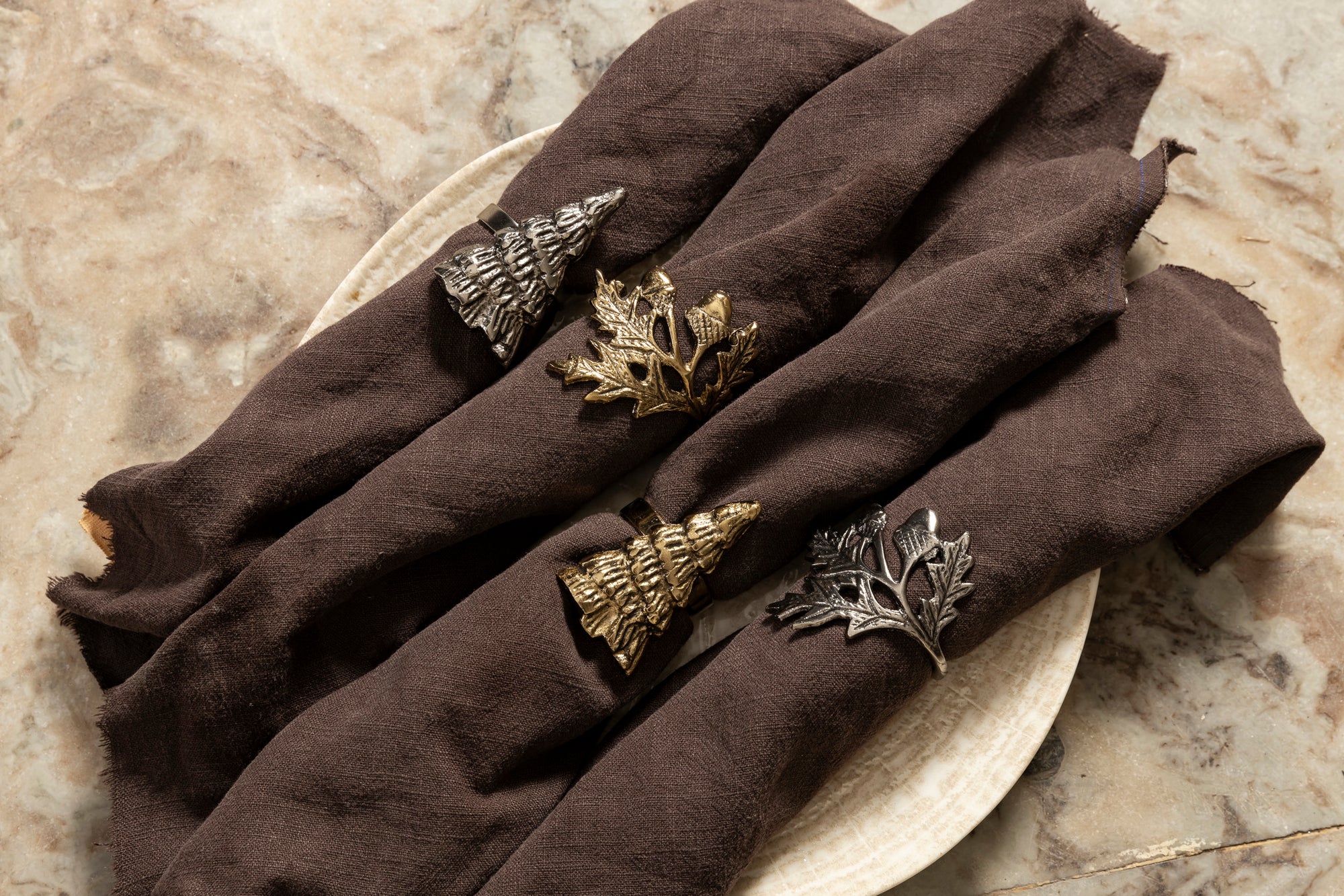 Joa Gun Metal casted alu leaf napkin ring S/4