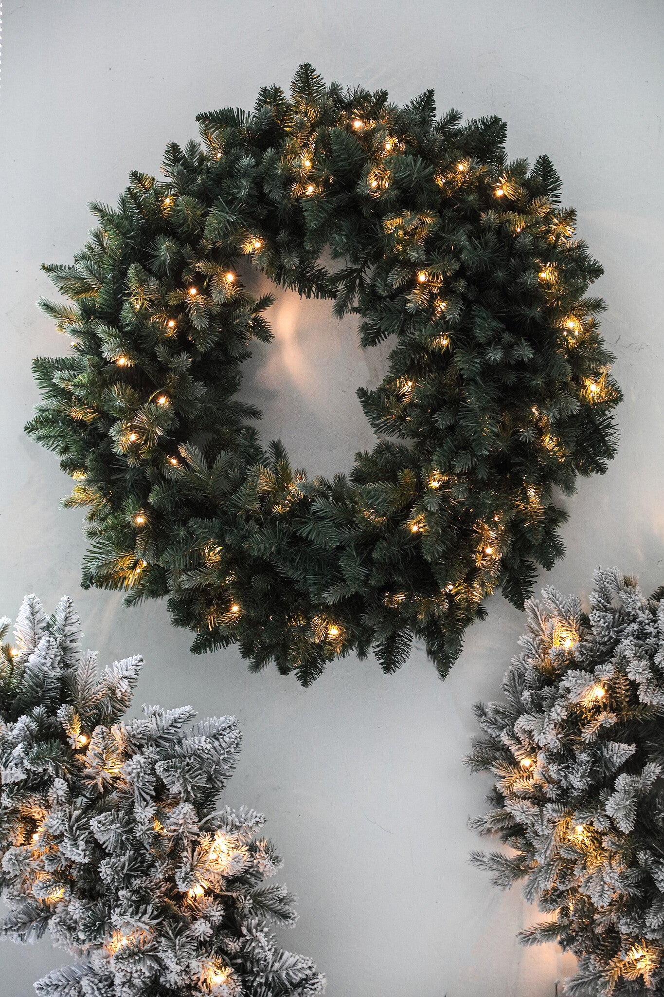 Ceriah Green PVC and PE mix wreath with lights L