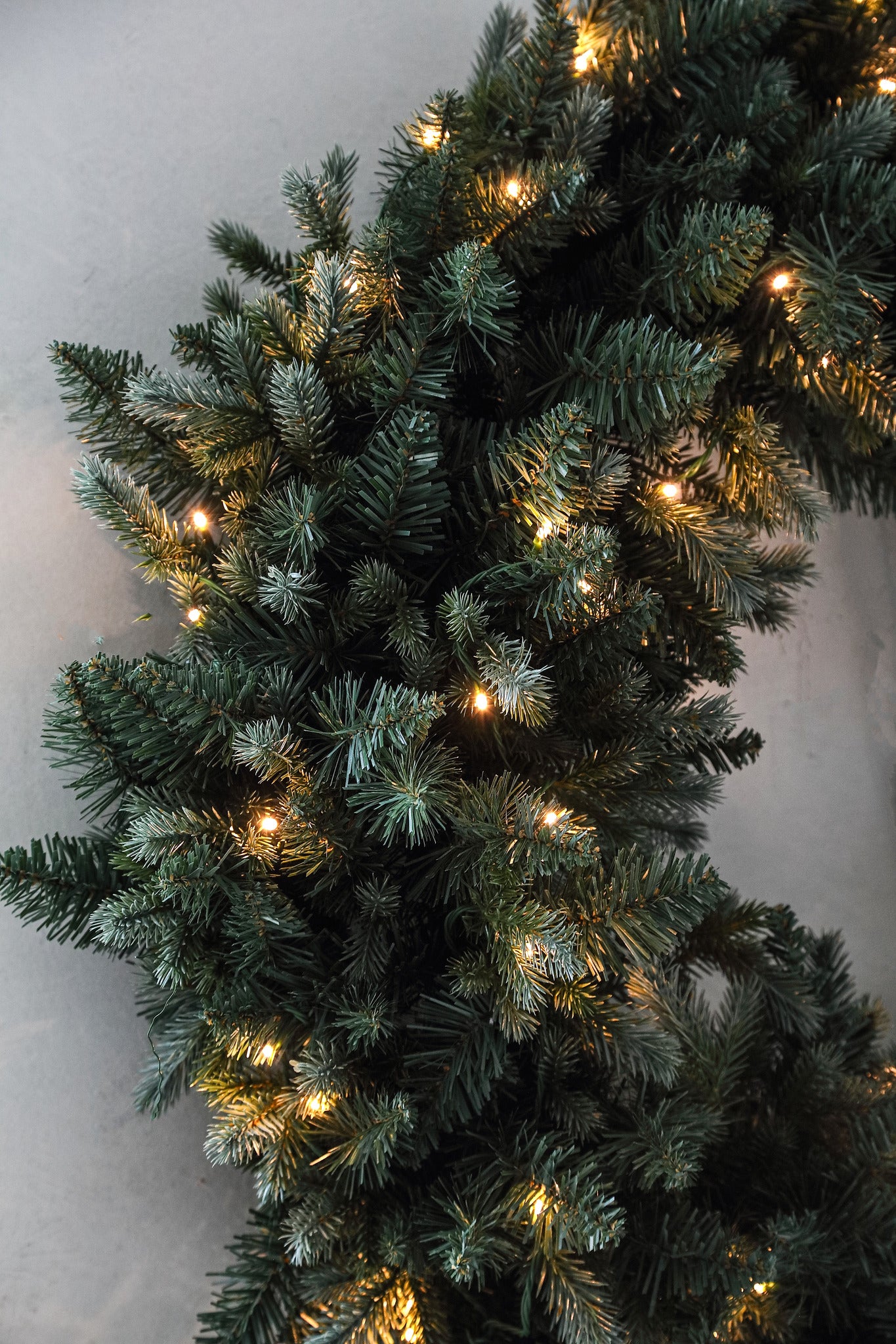 Ceriah Green PVC and PE mix wreath with lights L