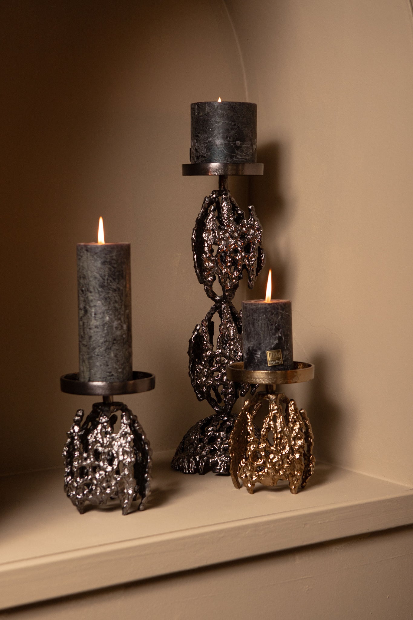 Barrie Chandeliers en aluminium — Gunmetal Alu Rough Candleholder Round - Noir