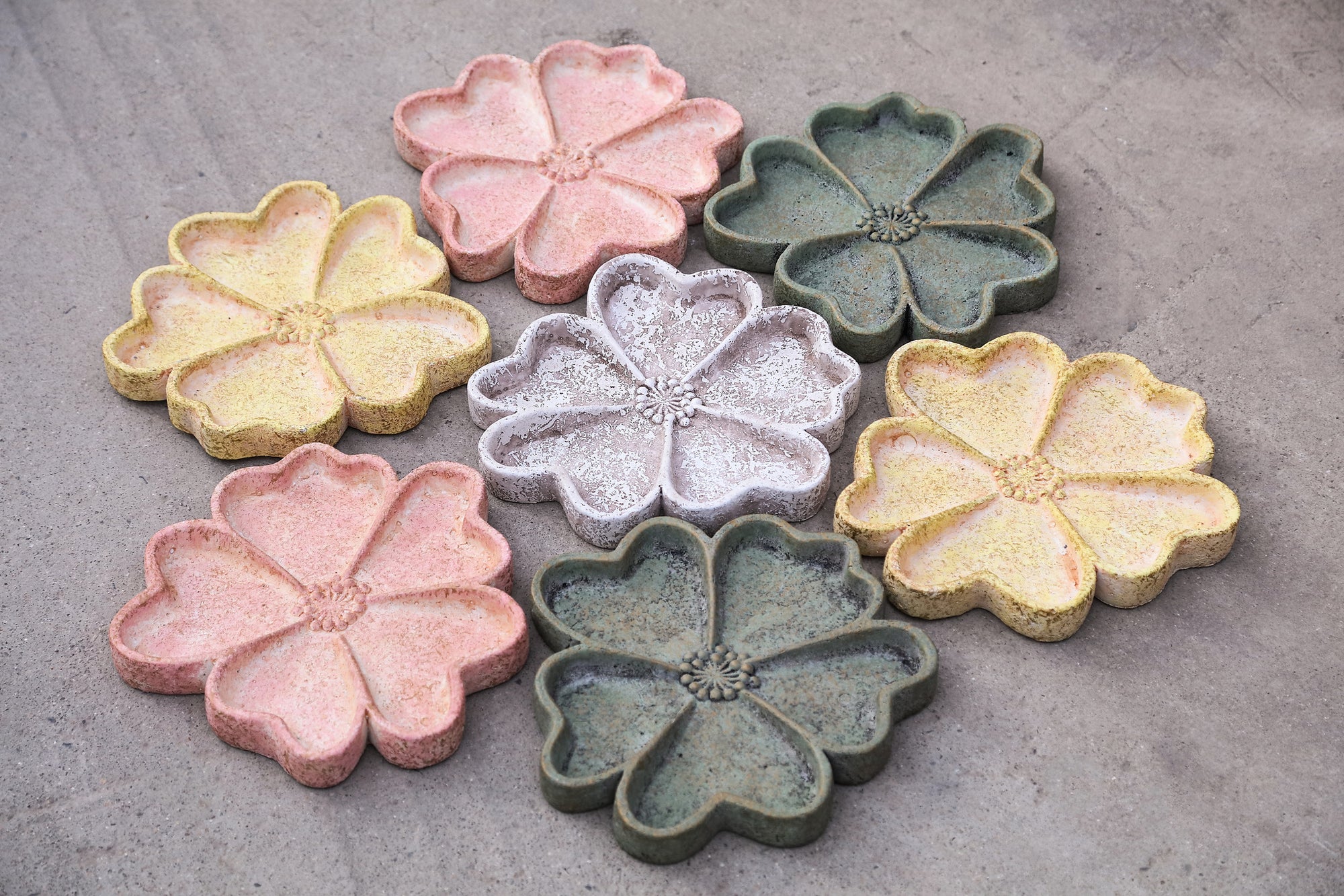 Alyzza Green flower cement plate/ wall deco