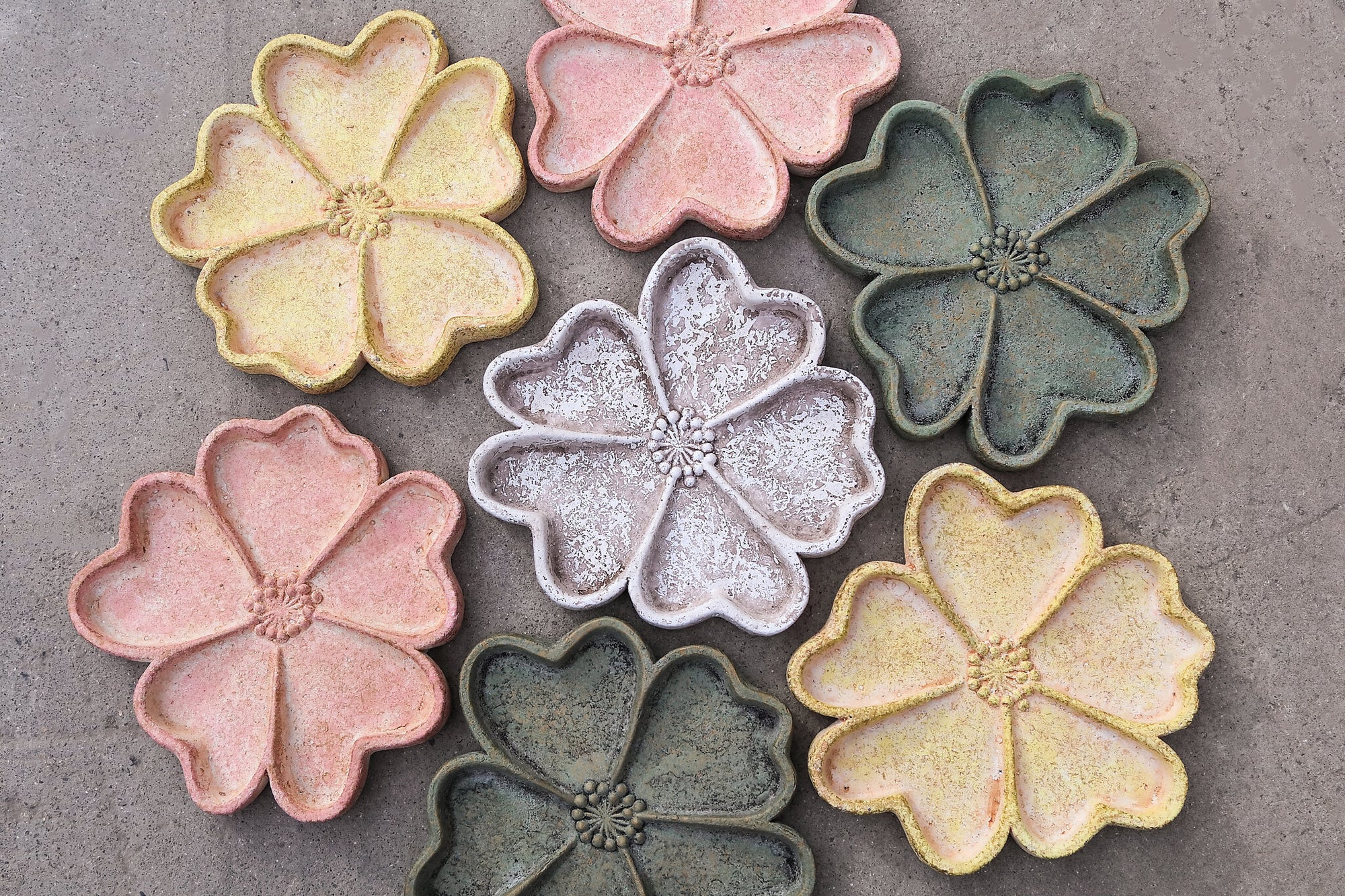 Alyzza Green flower cement plate/ wall deco