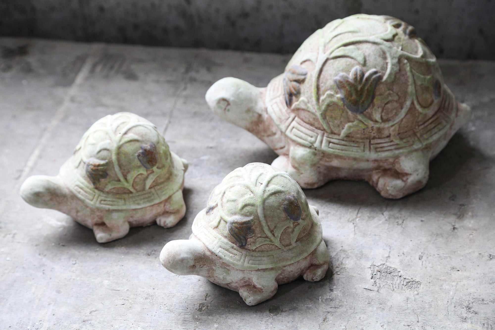 Zanya Cream turtle shape cement statue w flowers L
