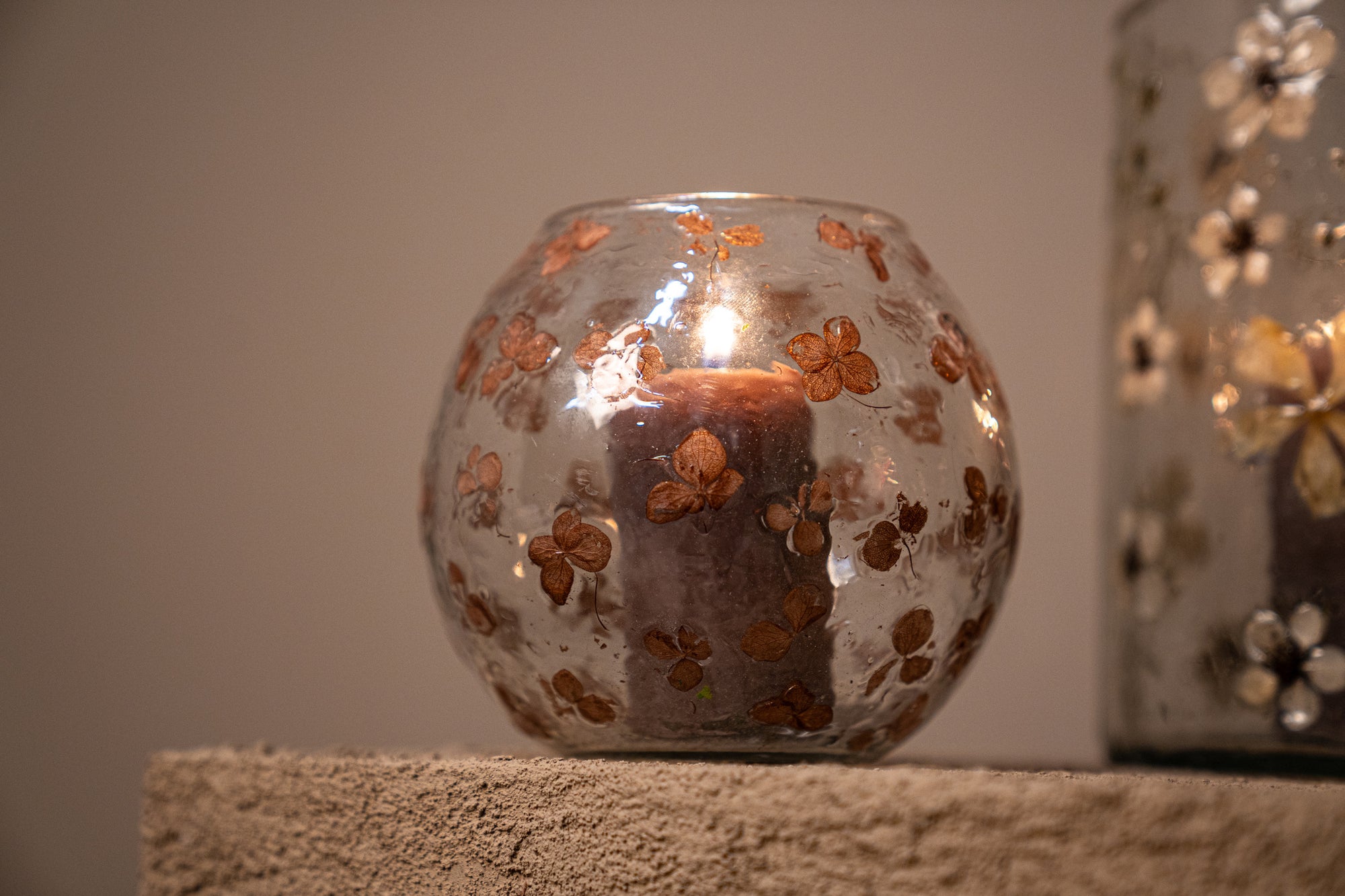 Faron Bougeoirs en verre — Stormlight Round Real Flowers - Marron