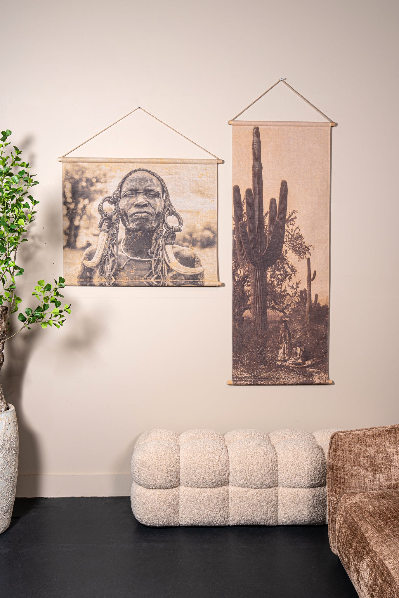 Nimrod Light Brown linnen paiting w big cactuses