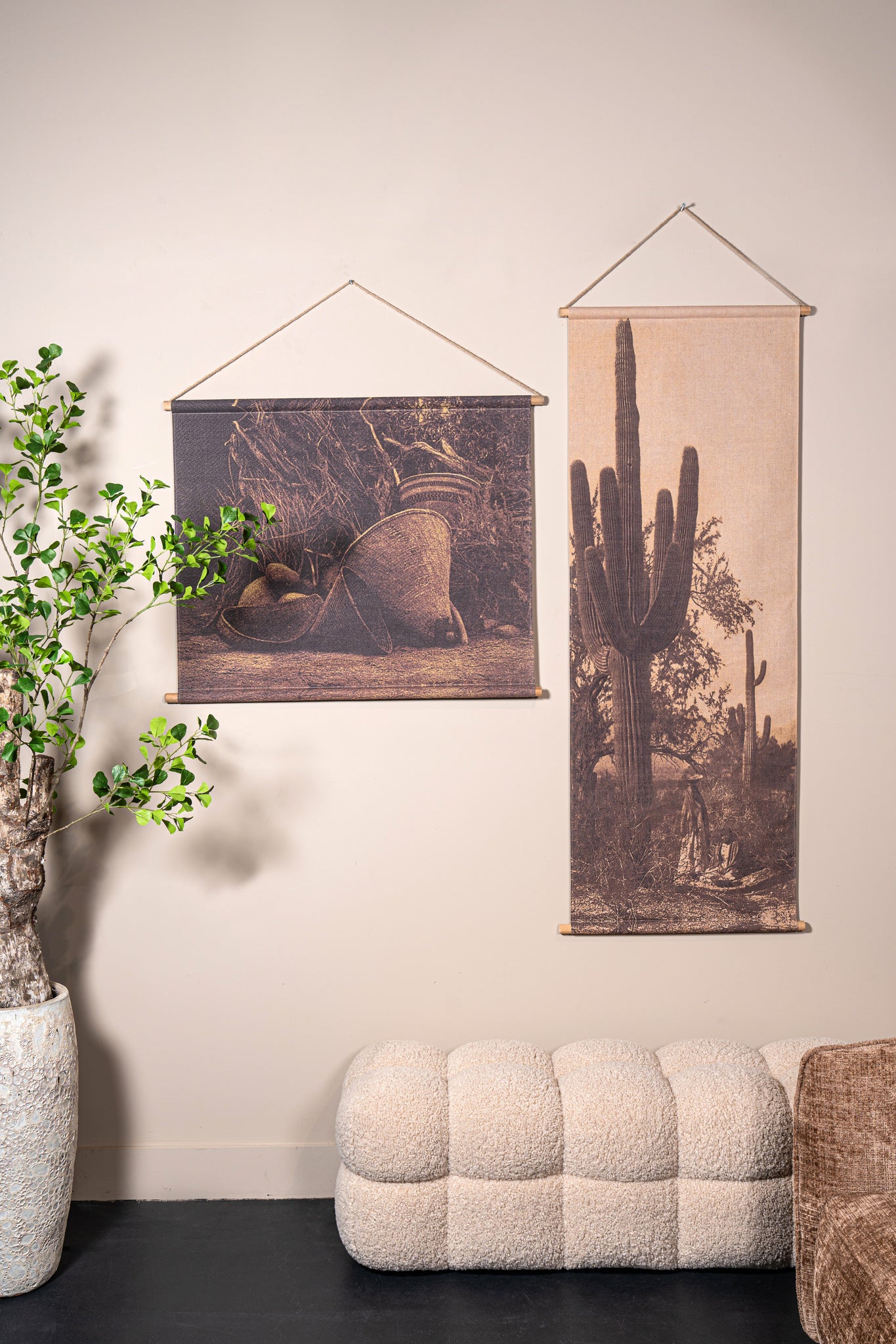 Nimrod Light Brown linnen paiting w big cactuses
