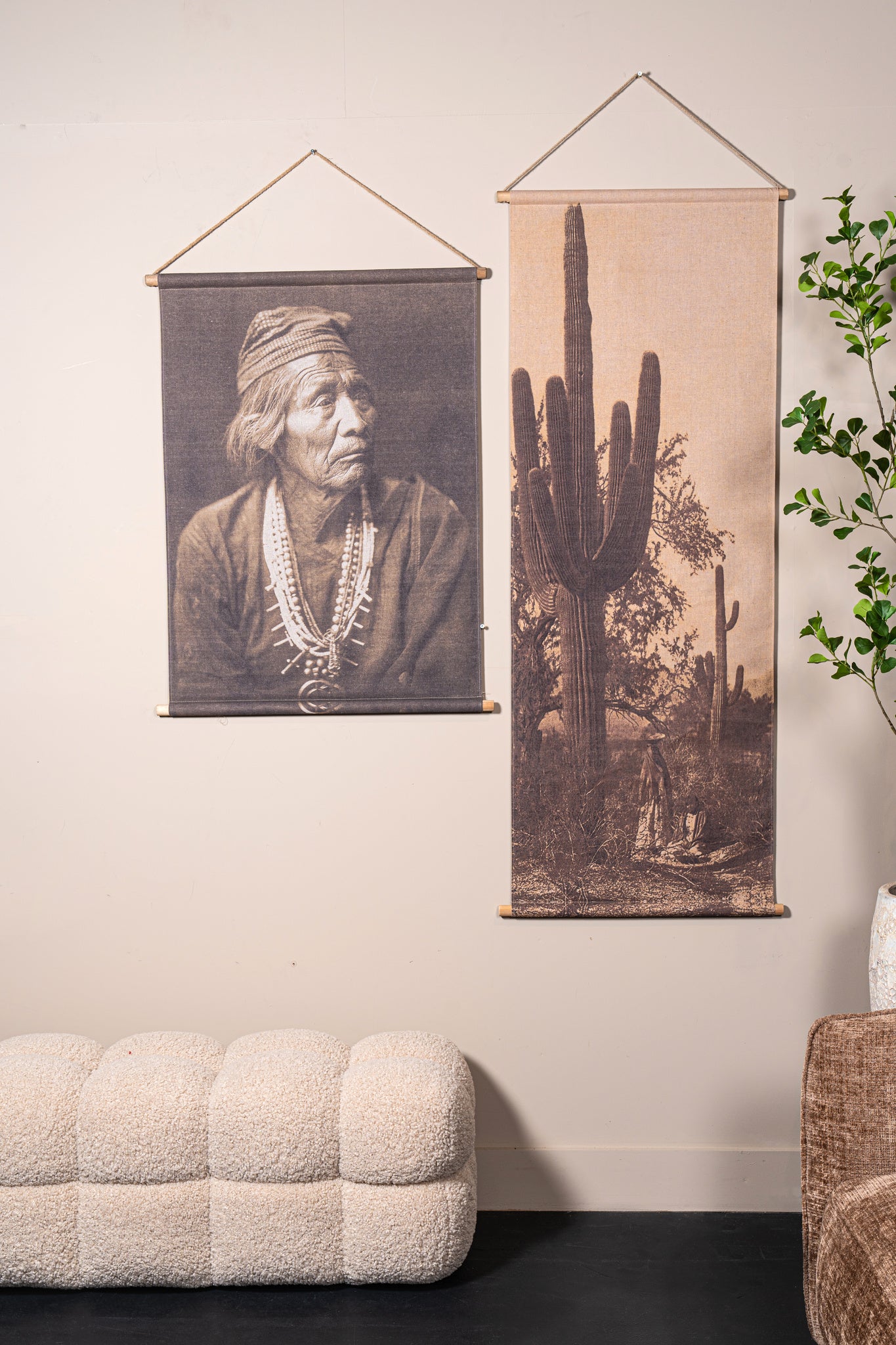 Nimrod Light Brown linnen paiting w big cactuses