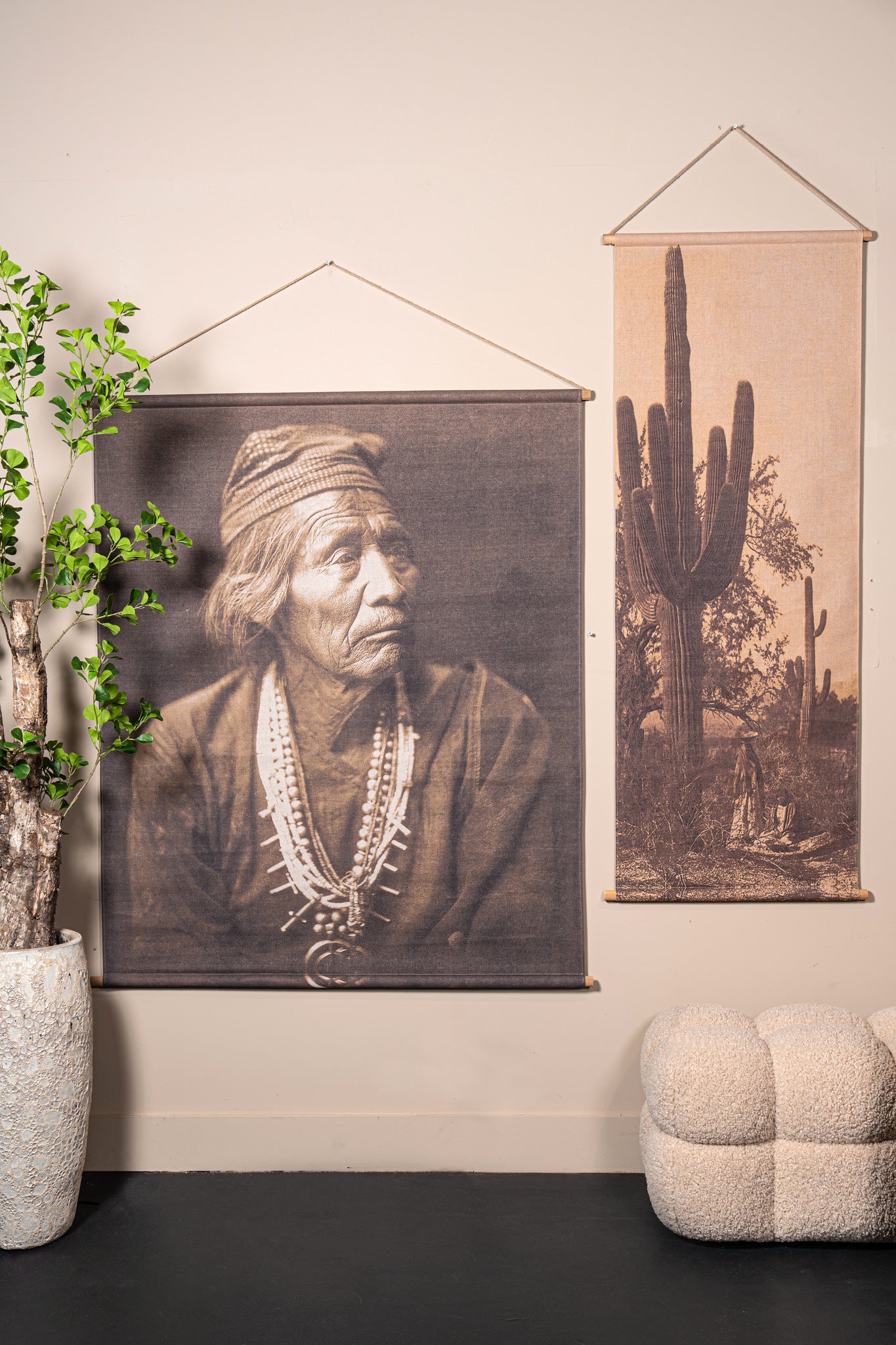 Nimrod Light Brown linnen paiting w big cactuses