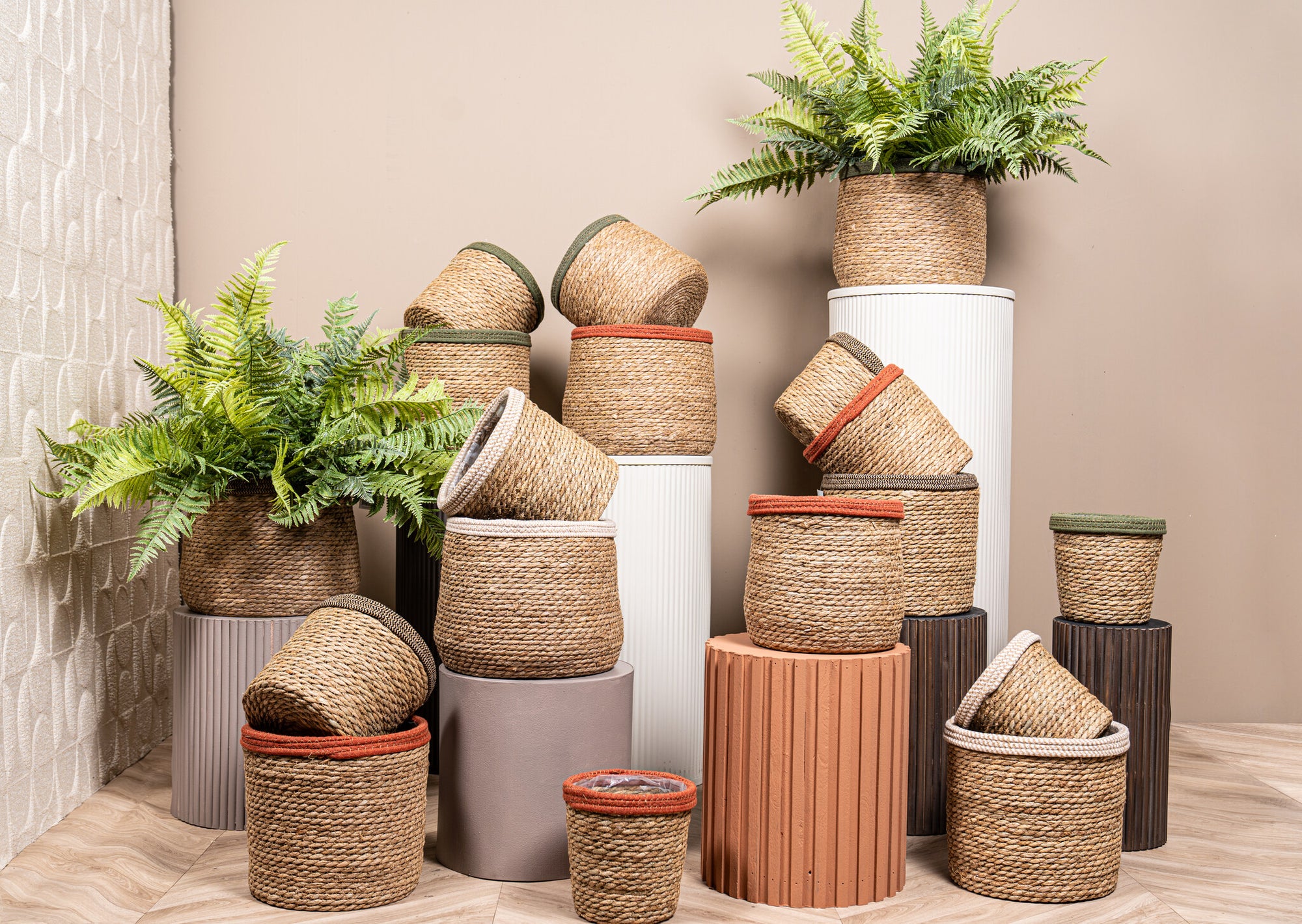 Leavy Rust border taps rattan basket SV2