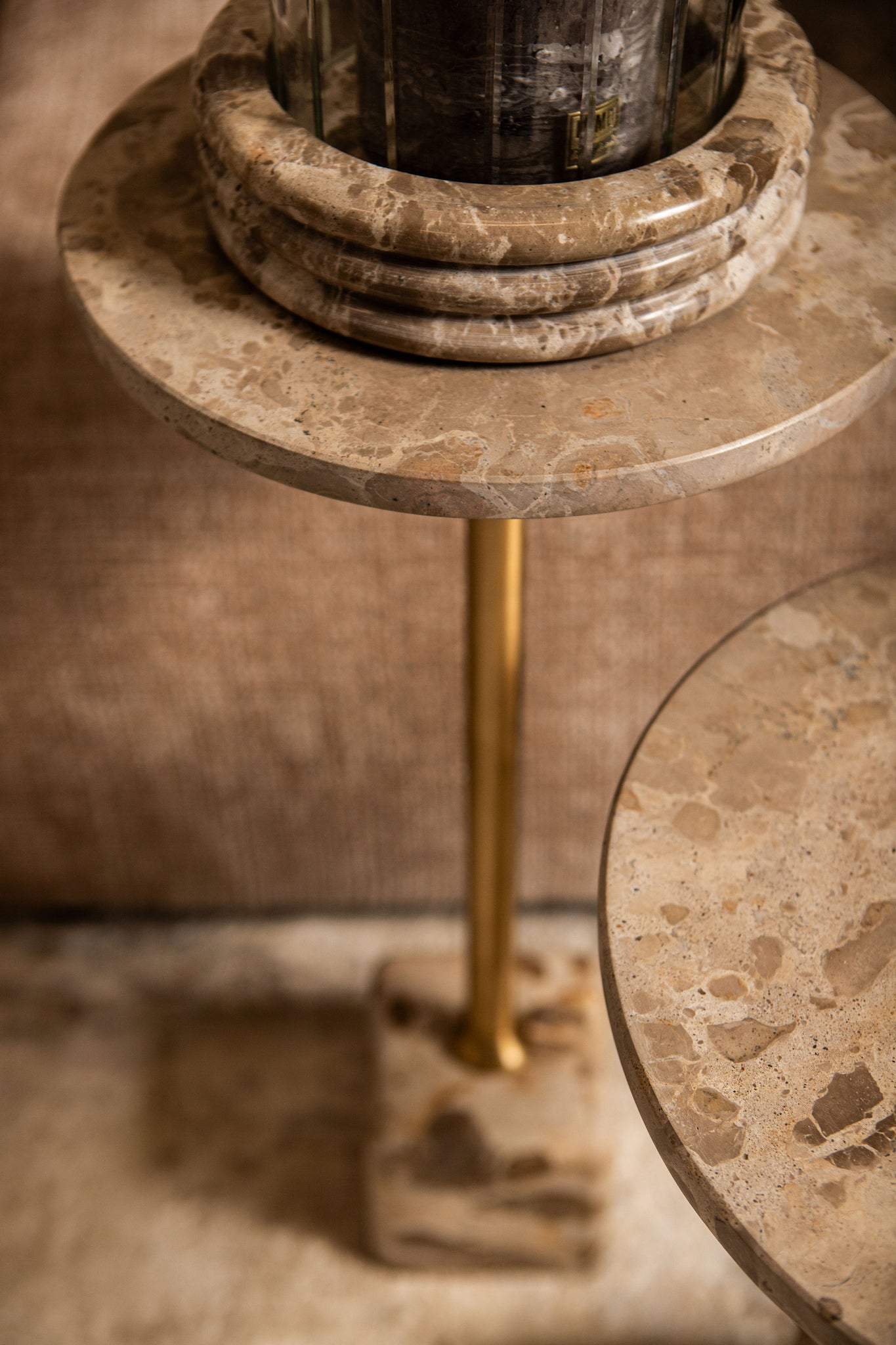 Ebe Beige Marble sidetable with round top low - Photo 5