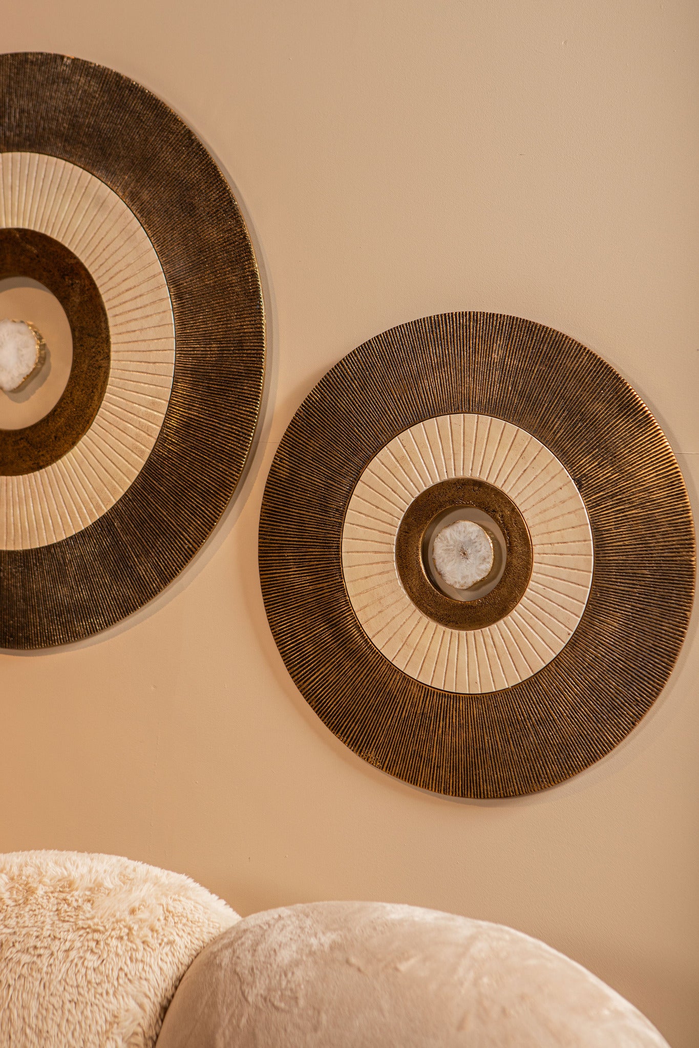Jacci Gold casted alu wallpanel center stone rnd S
