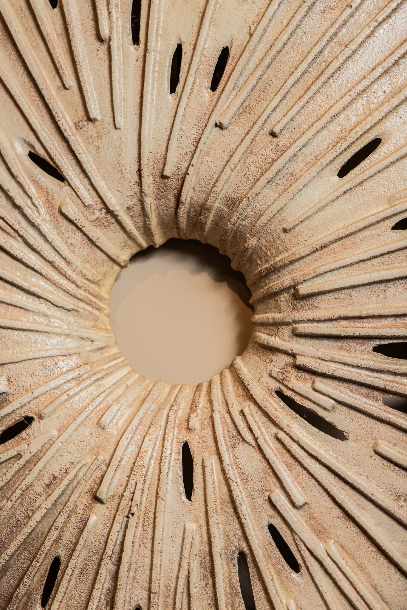 Vija Beige casted alu organic open wall panel L