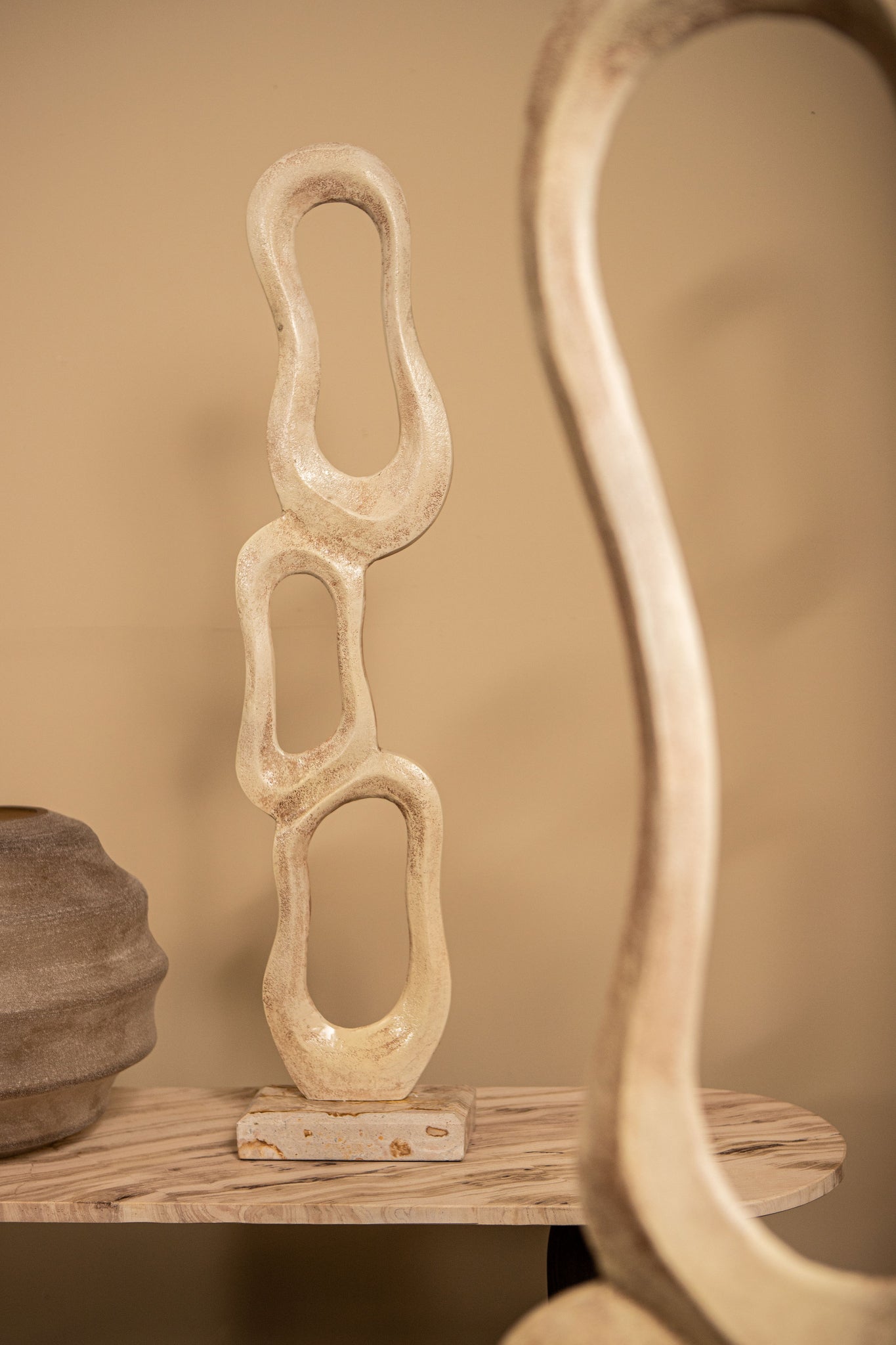 Camare Beige casted alu abstract open statue M