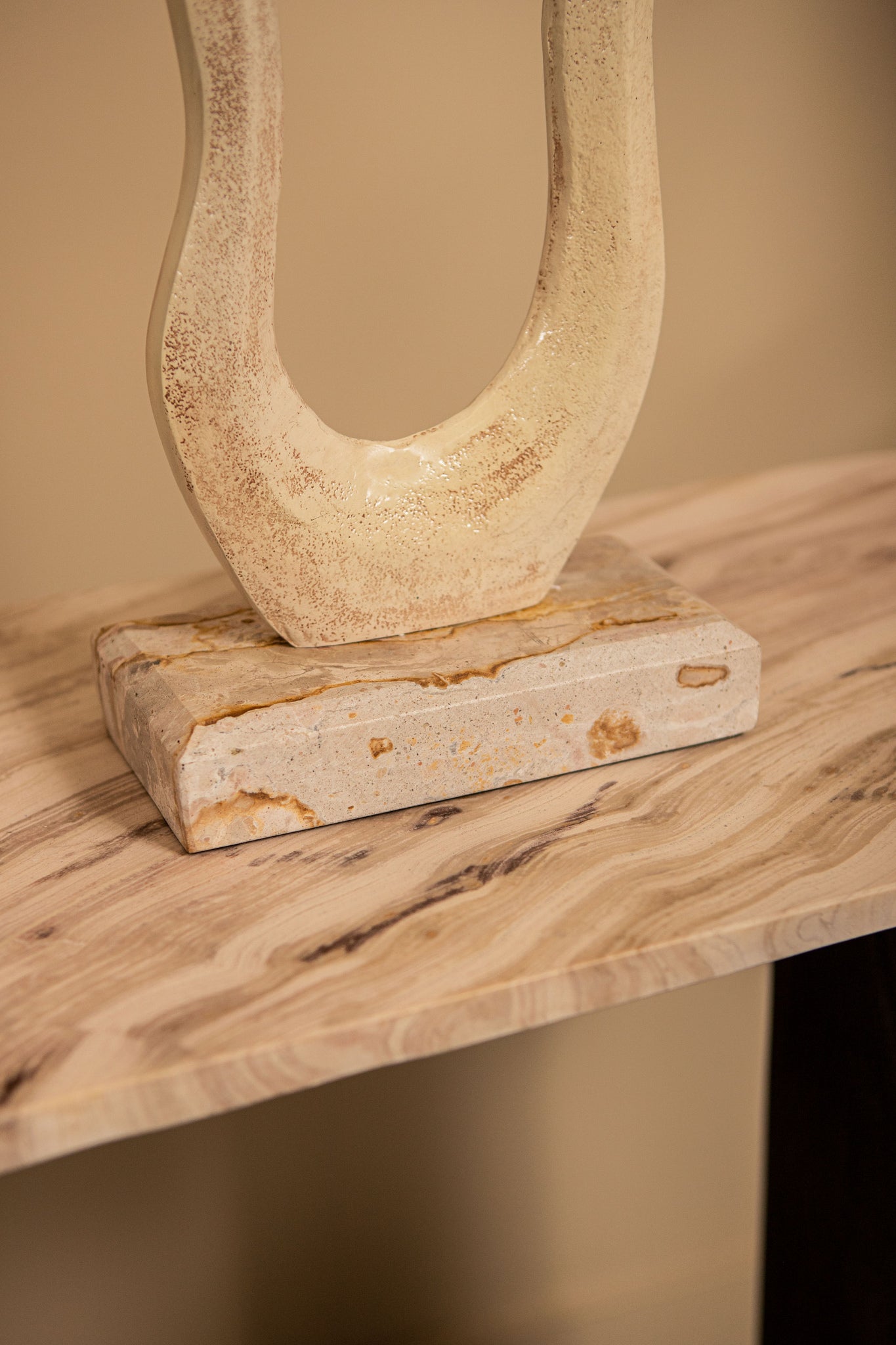 Camare Beige casted alu abstract open statue L