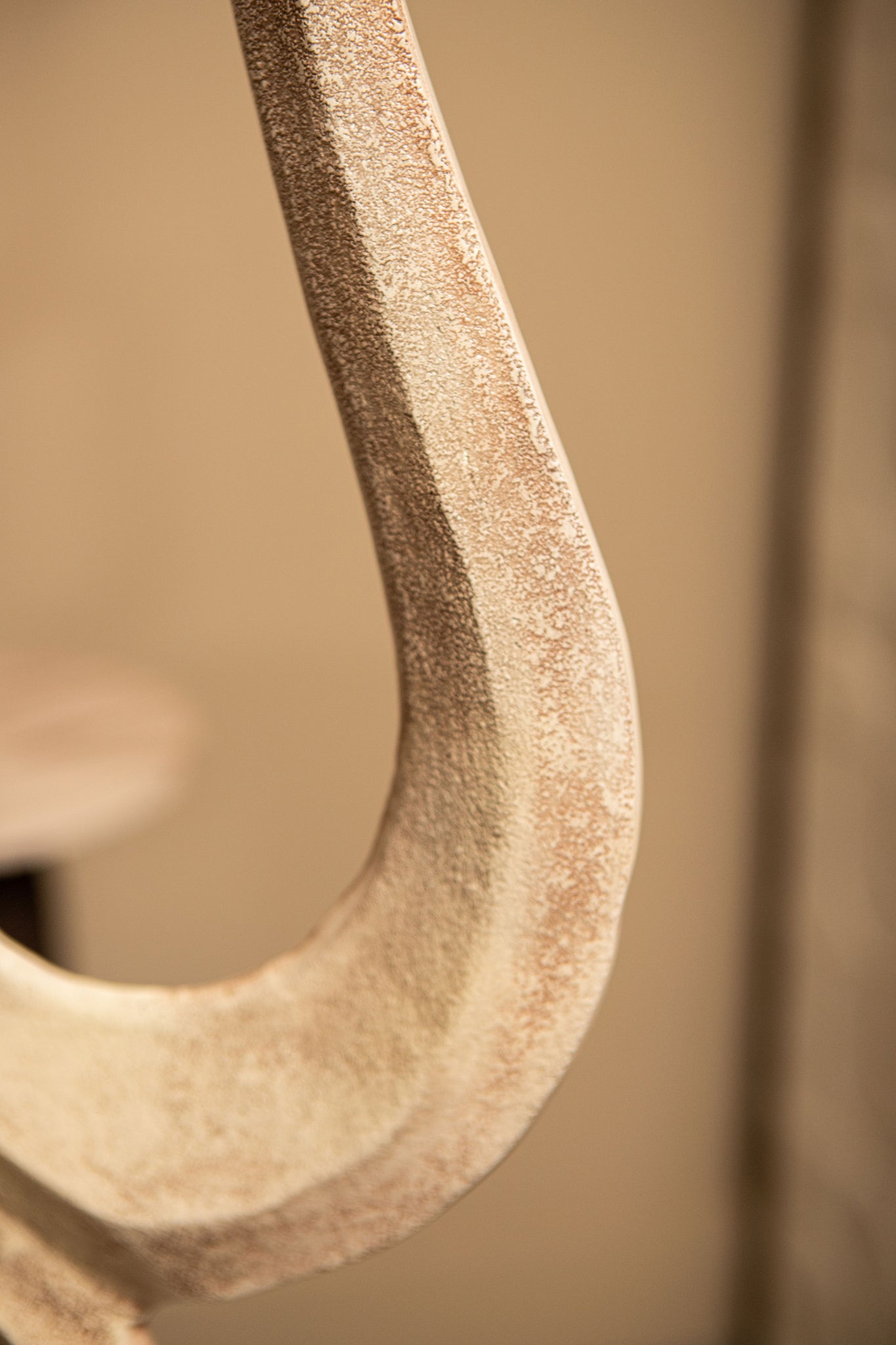 Camare Beige casted alu abstract open statue S