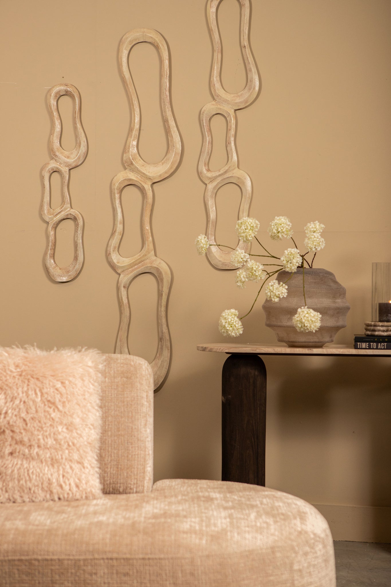 Camare Beige casted alu abstract open wall panel S