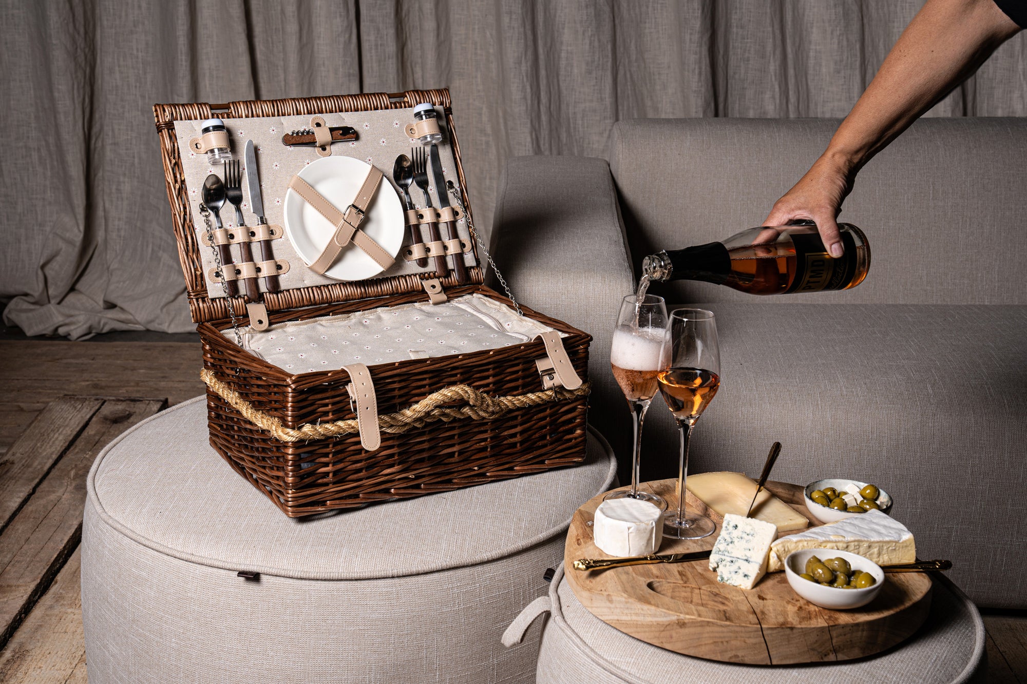 Kinzey Brown willow picnic basket for 2 person