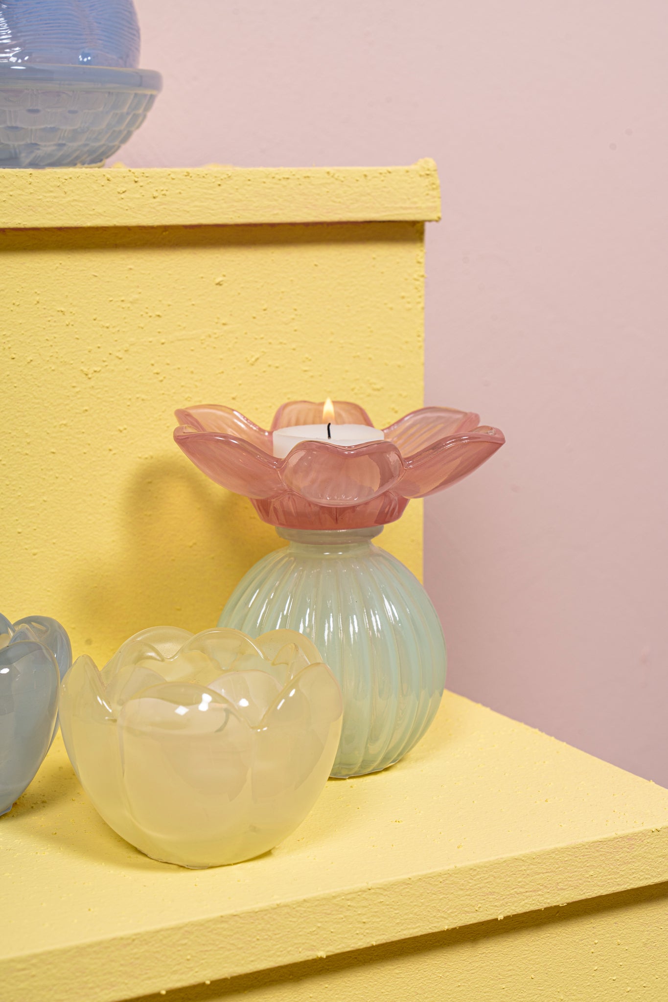 Leila Chandeliers en verre — Flower On Bulb Candle Holder - Jaune