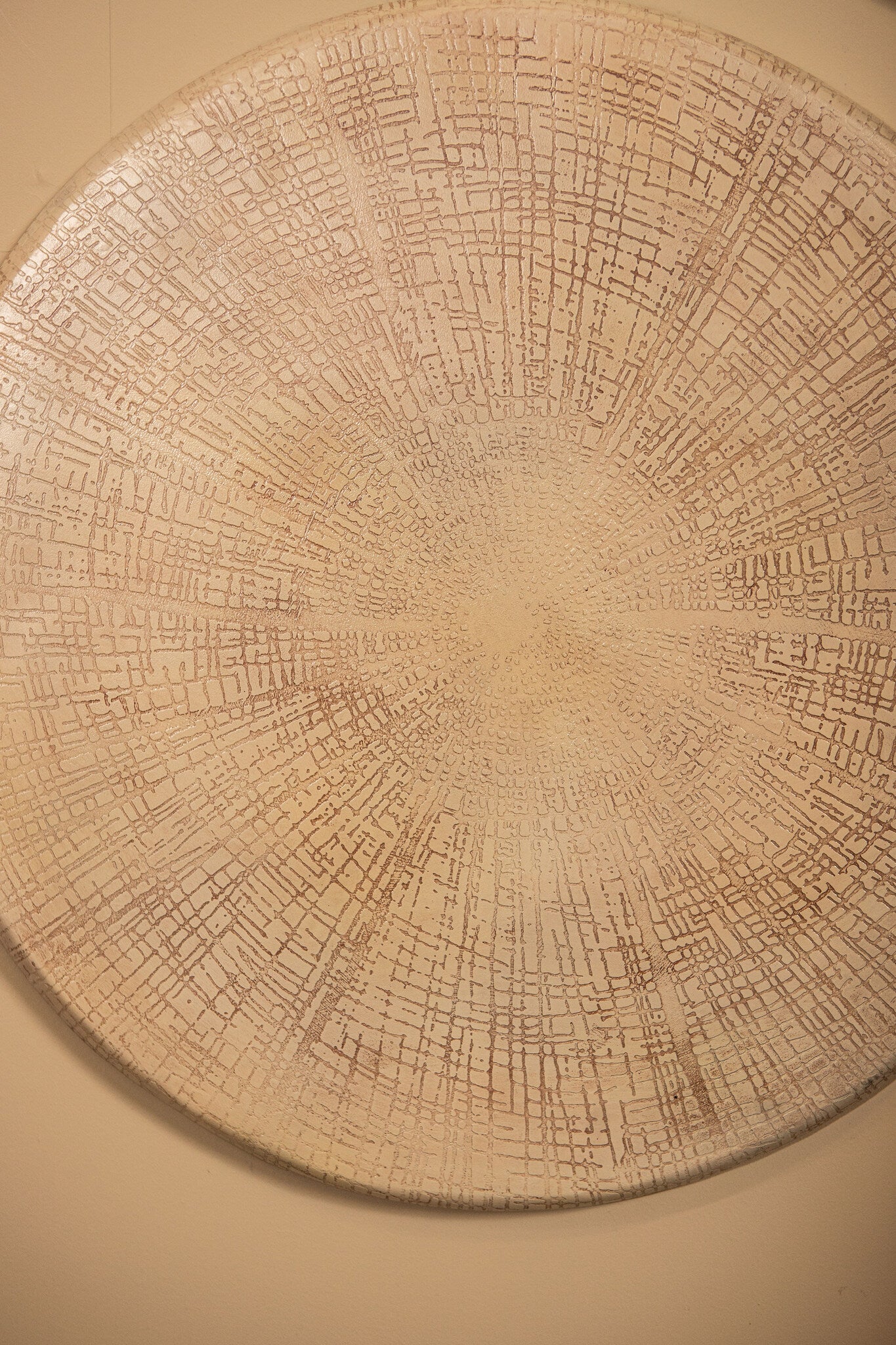 Raizo Beige alu sheet textured wall panel round S