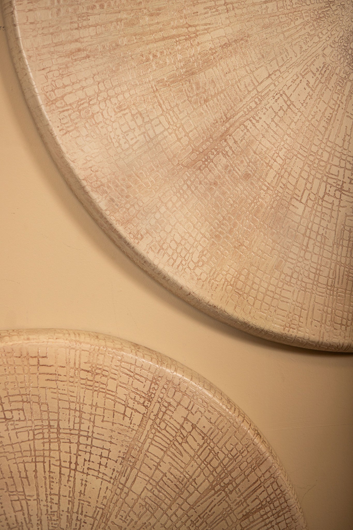 Raizo Beige alu sheet textured wall panel round L