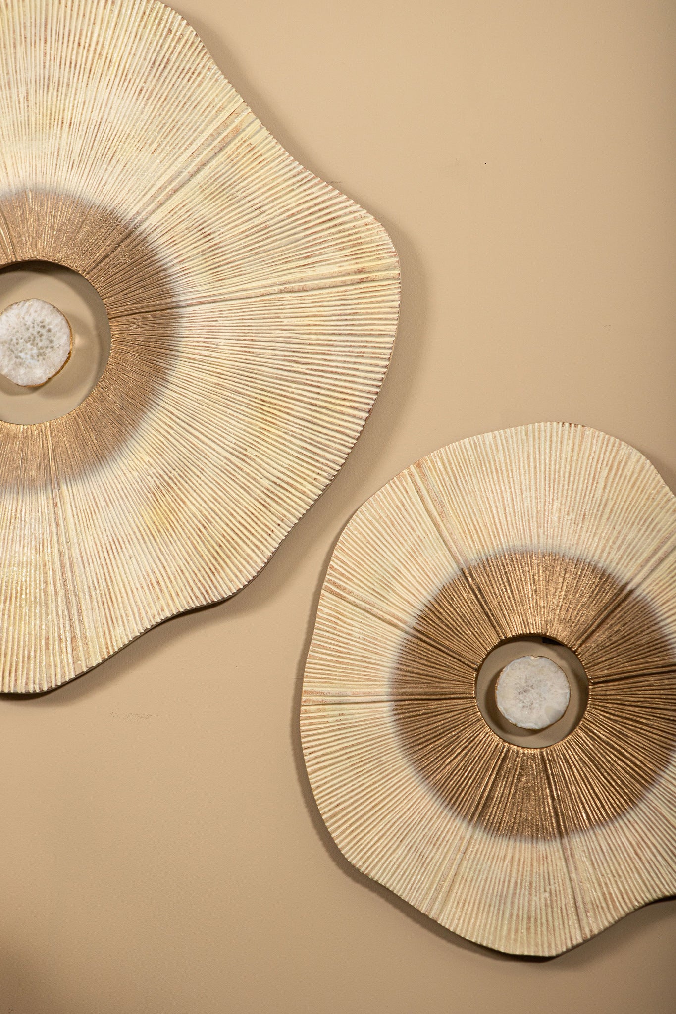 Rella Beige casted alu wall panel center stone L
